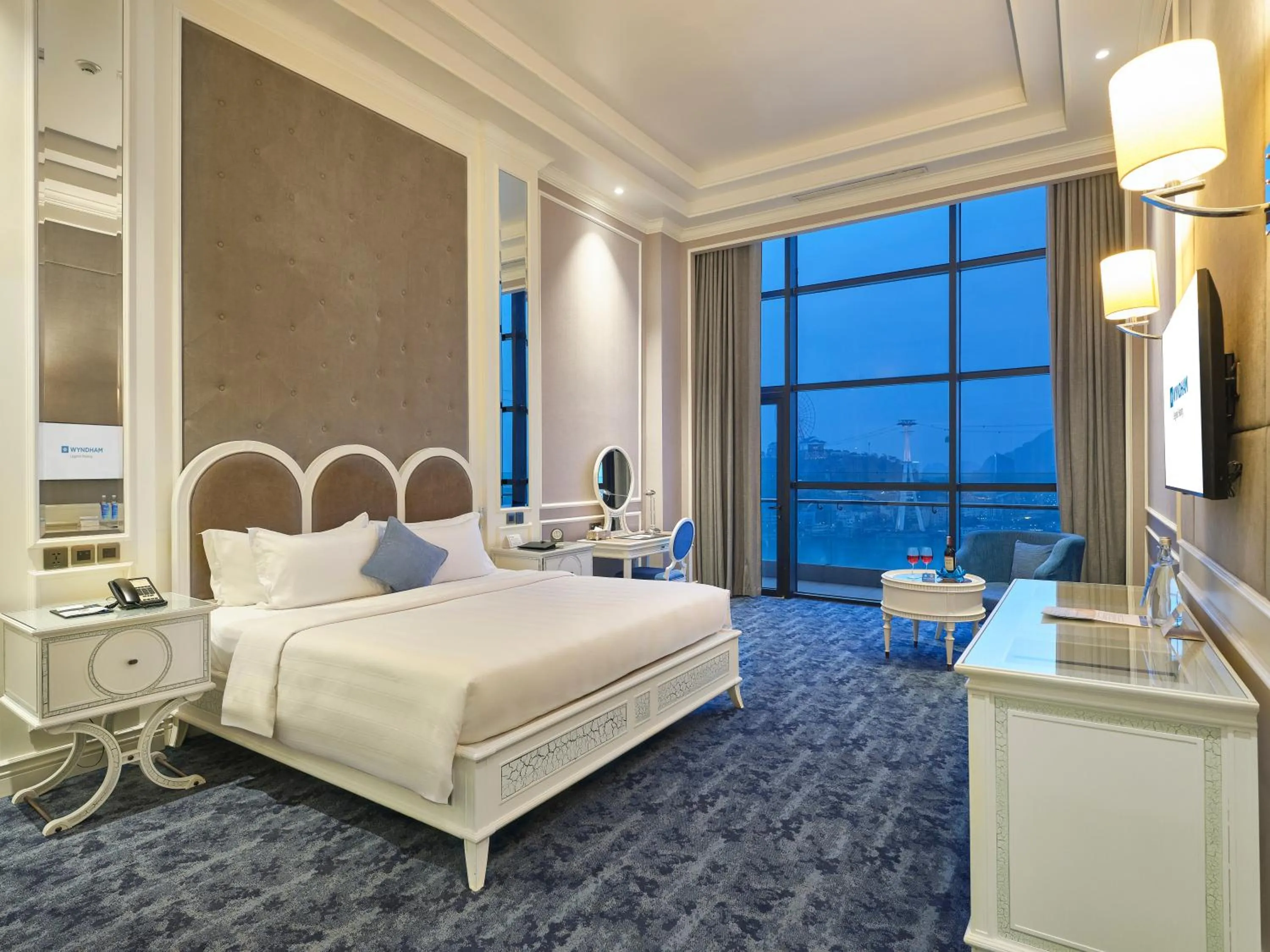 Bed in Wyndham Legend Halong