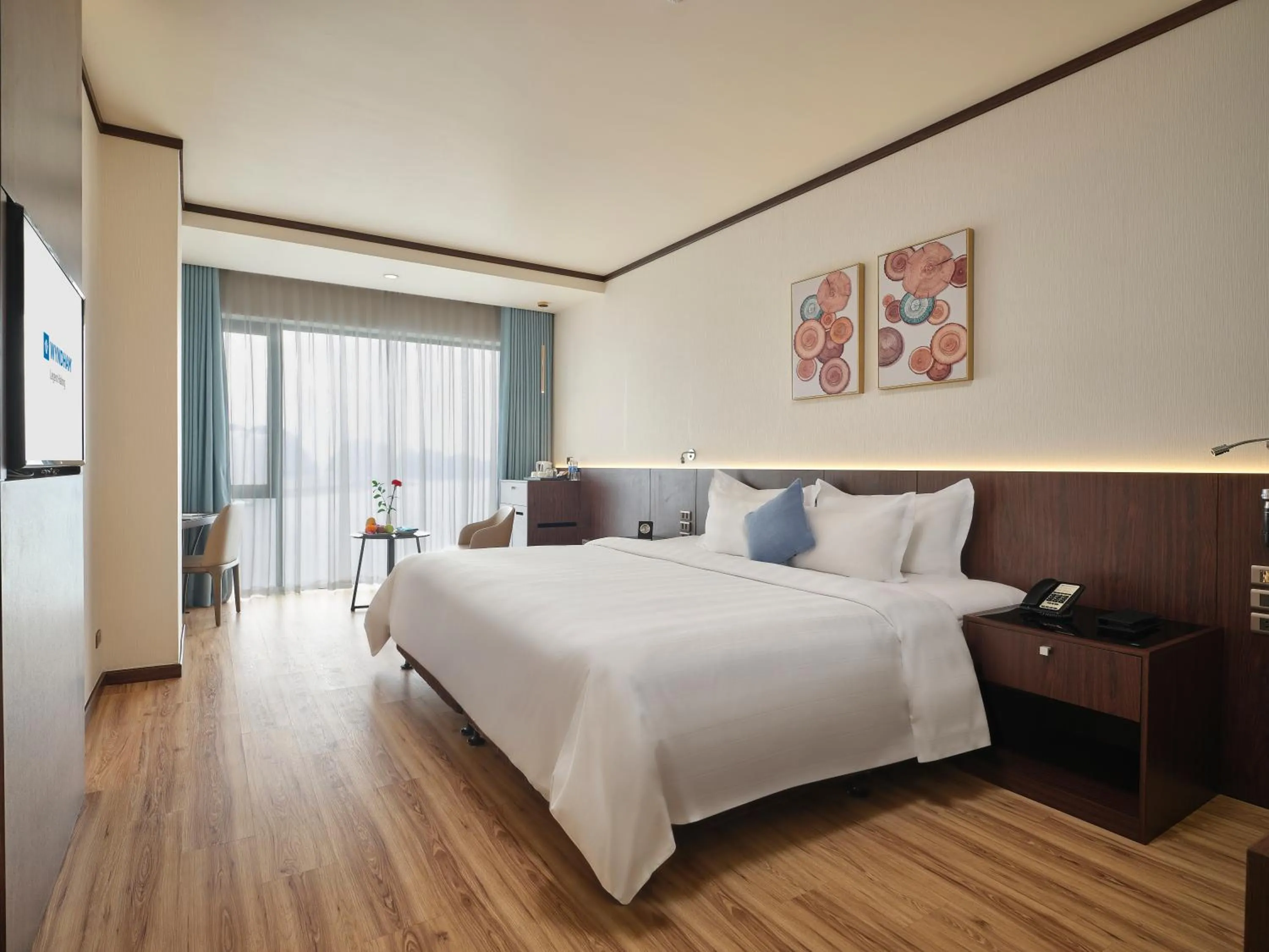 Bed in Wyndham Legend Halong