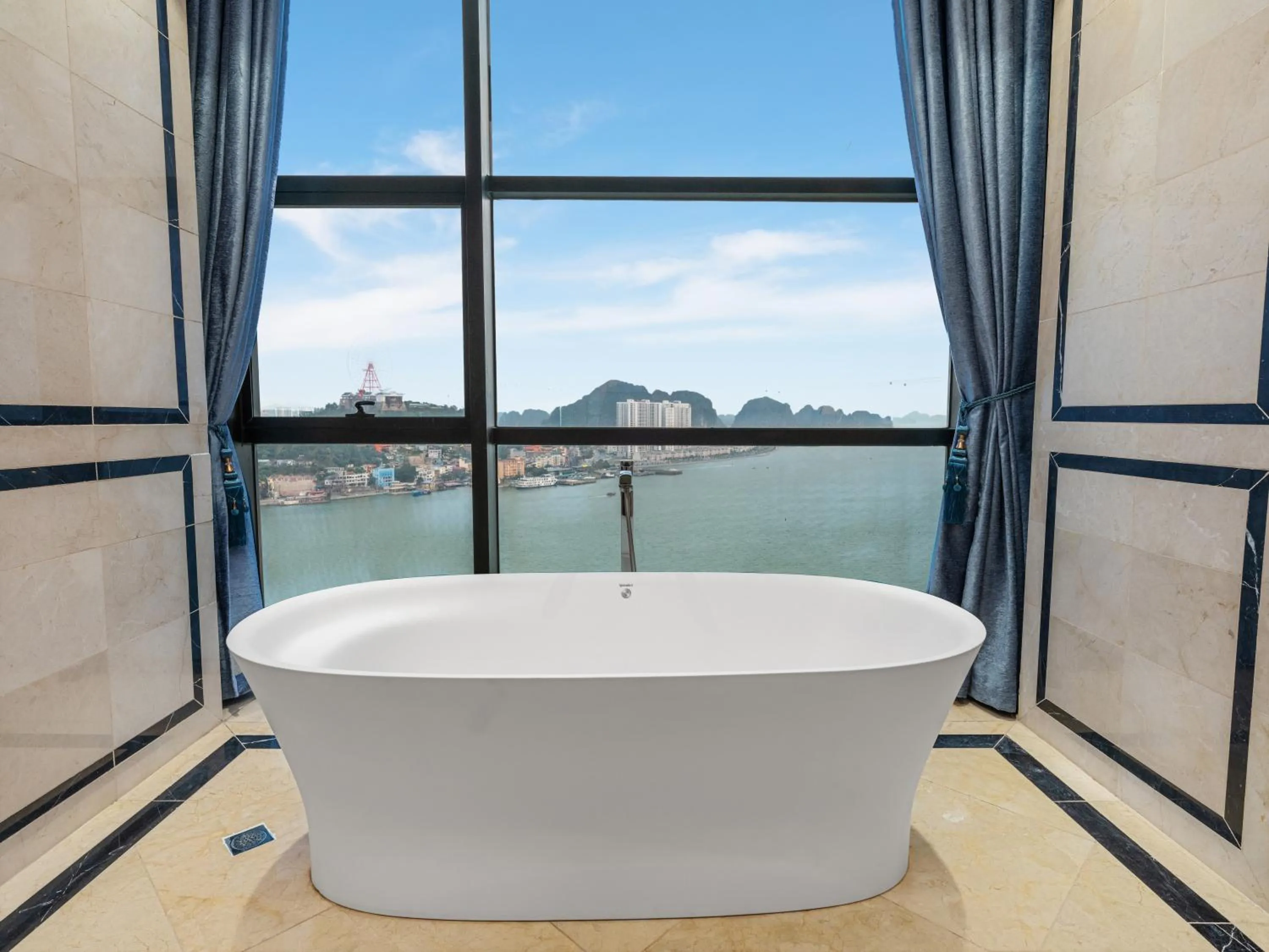 Wyndham Legend Halong