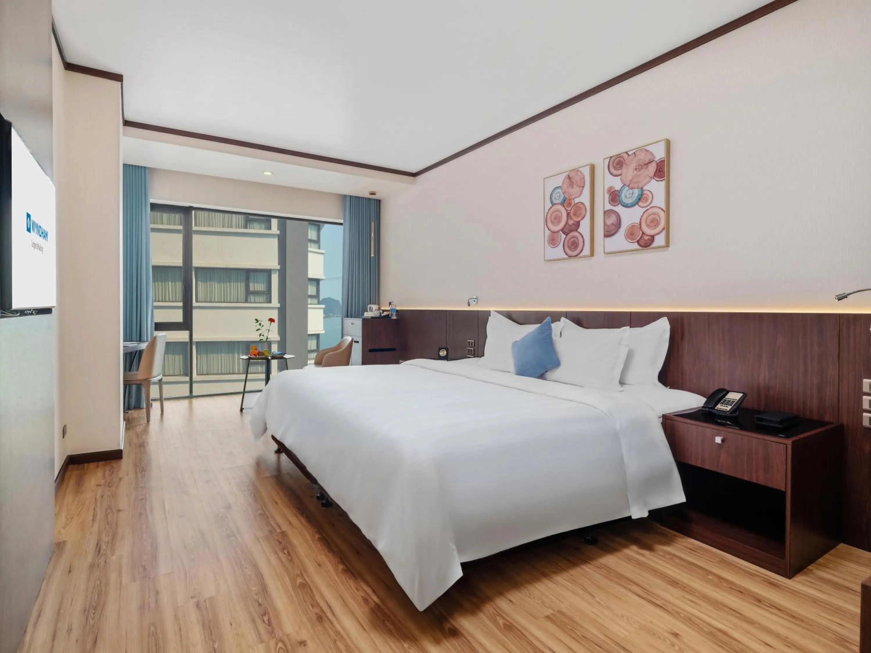 Bed in Wyndham Legend Halong