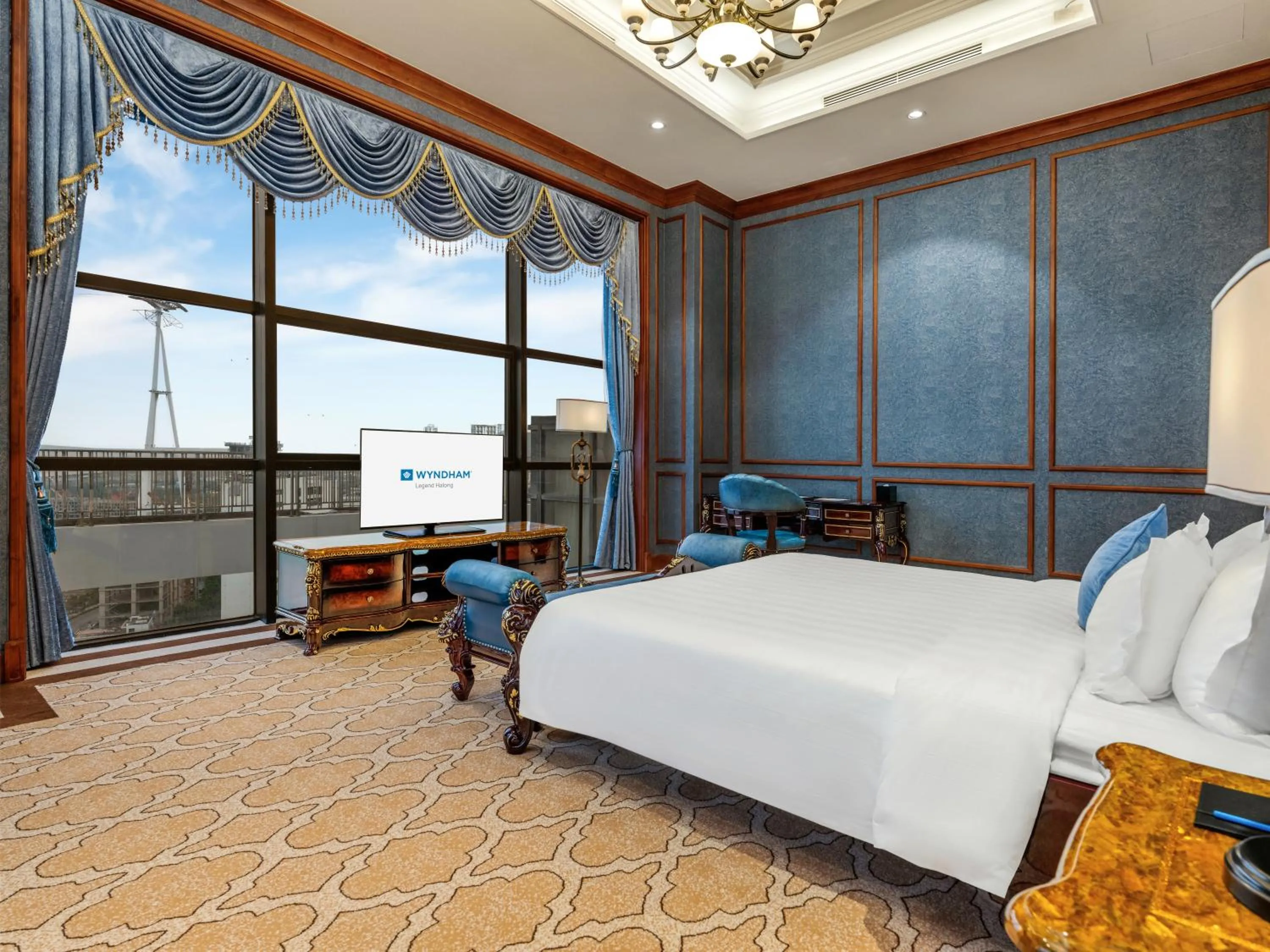 Bed in Wyndham Legend Halong