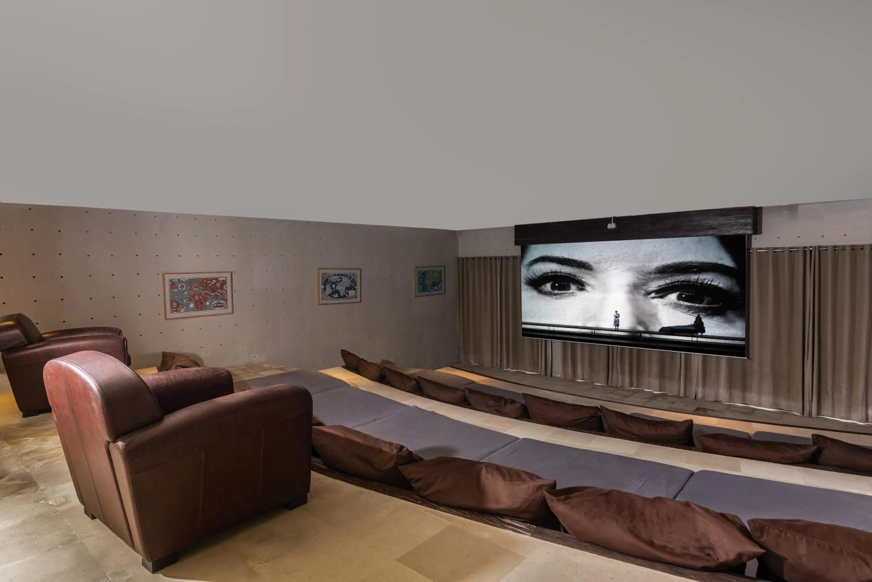 Entertainment in Villa Mary