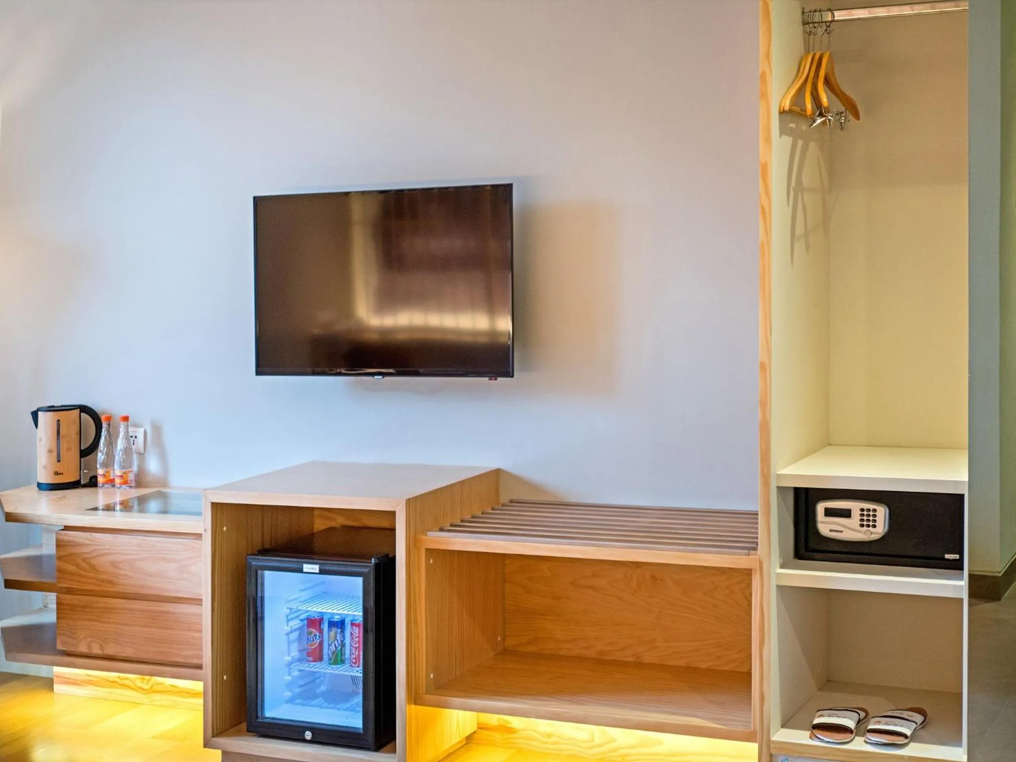 Communal lounge/ TV room in Tama Boutique Hotel