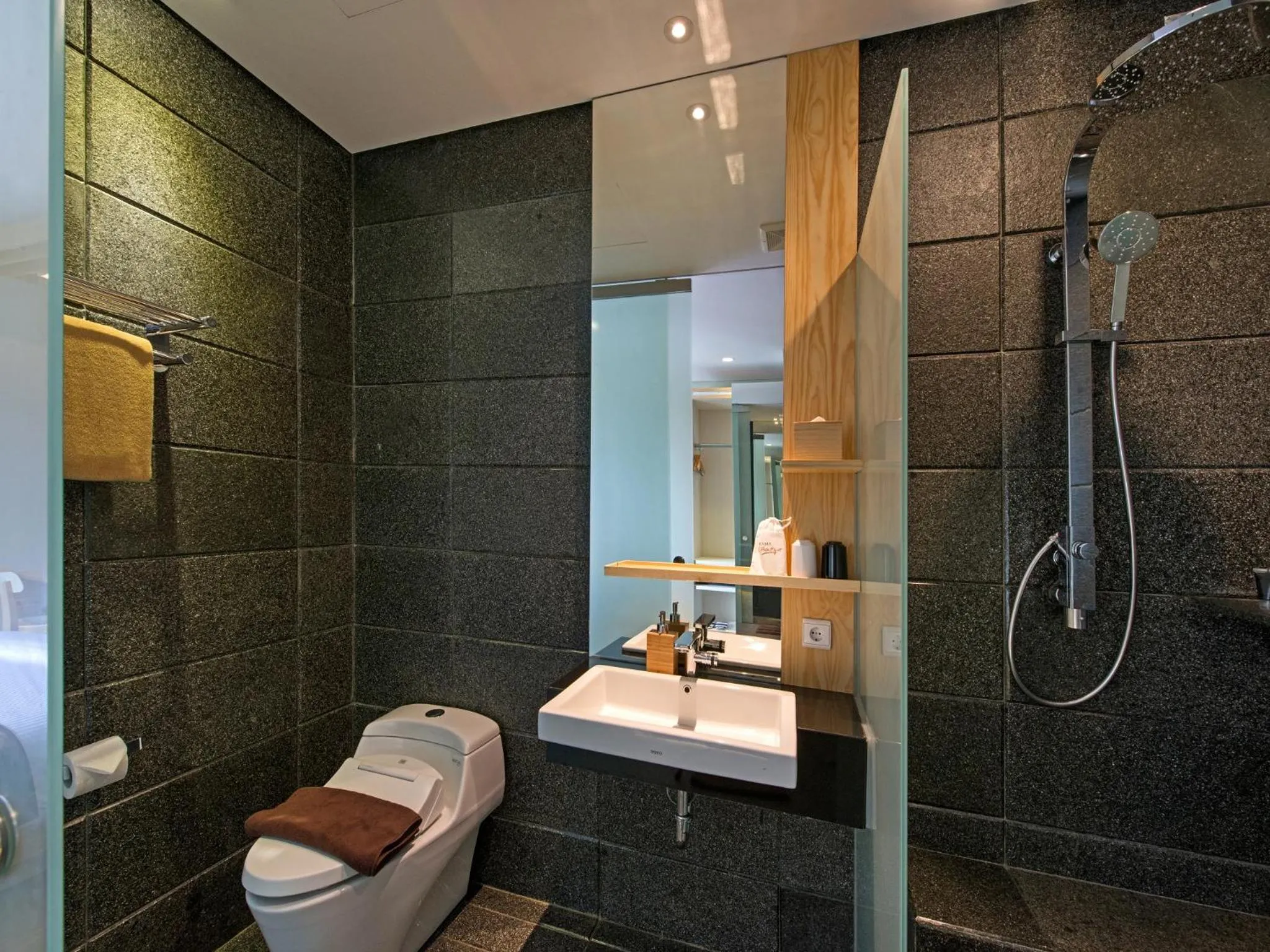 Toilet in Tama Boutique Hotel