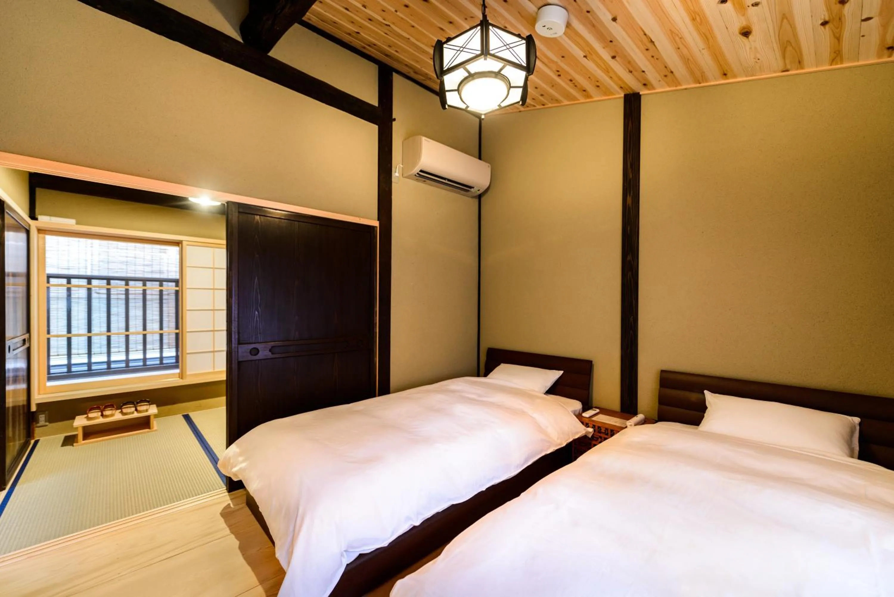 Bedroom, Bed in Nadeshiko Shirakawa Machiya House