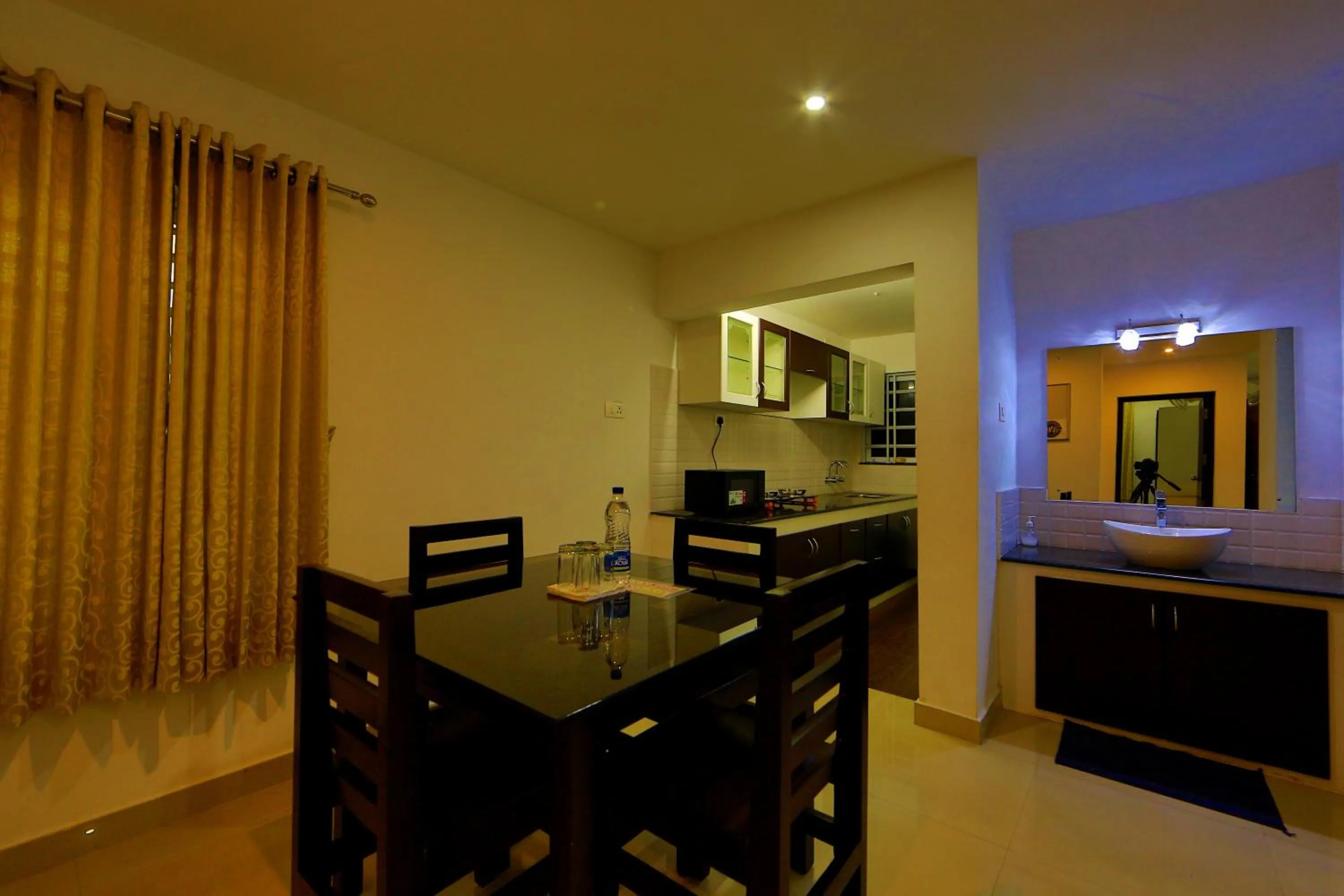 Dining area in Sara Hotels and Apartments
