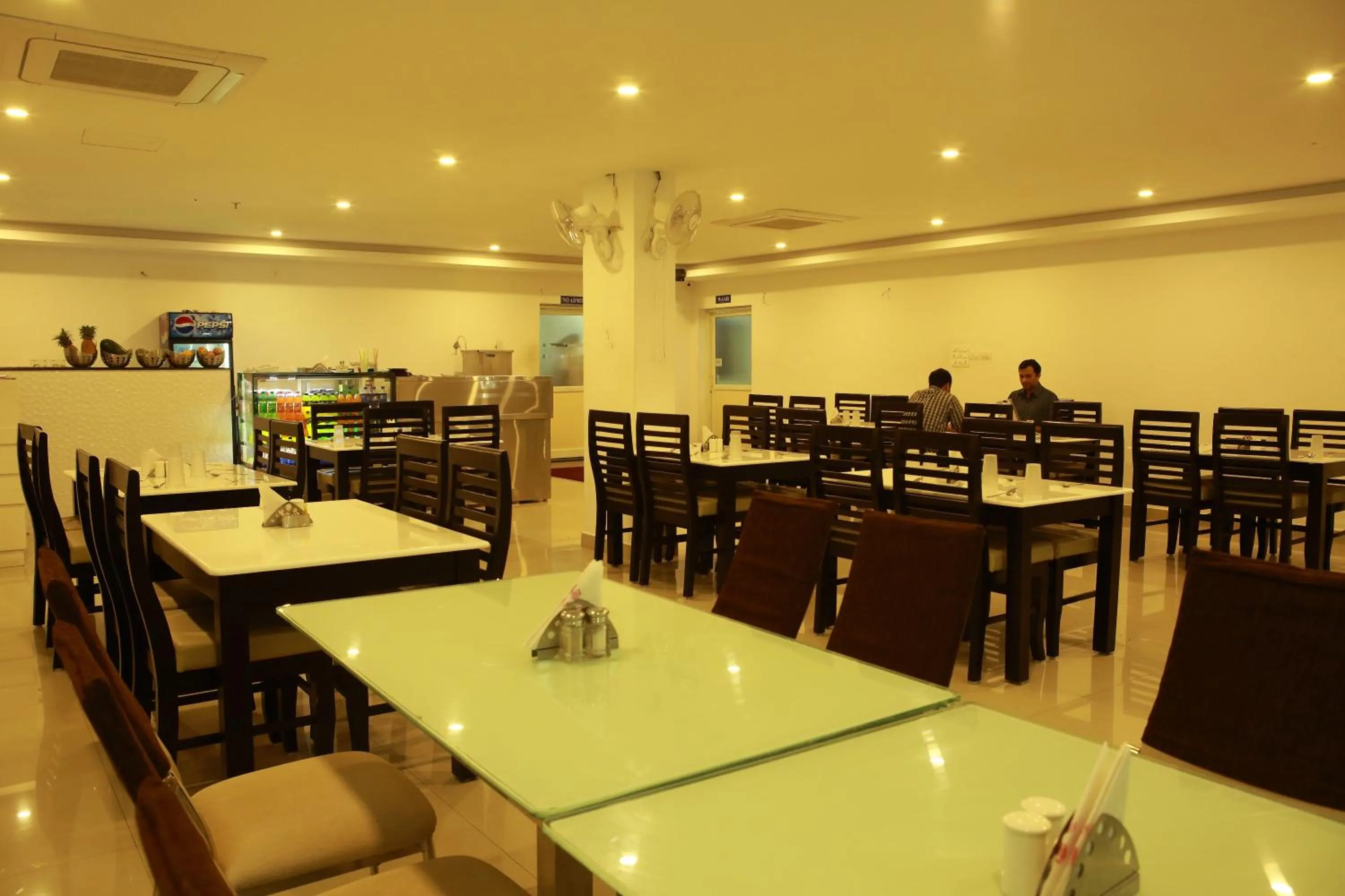 Restaurant/places to eat in Sara Hotels and Apartments
