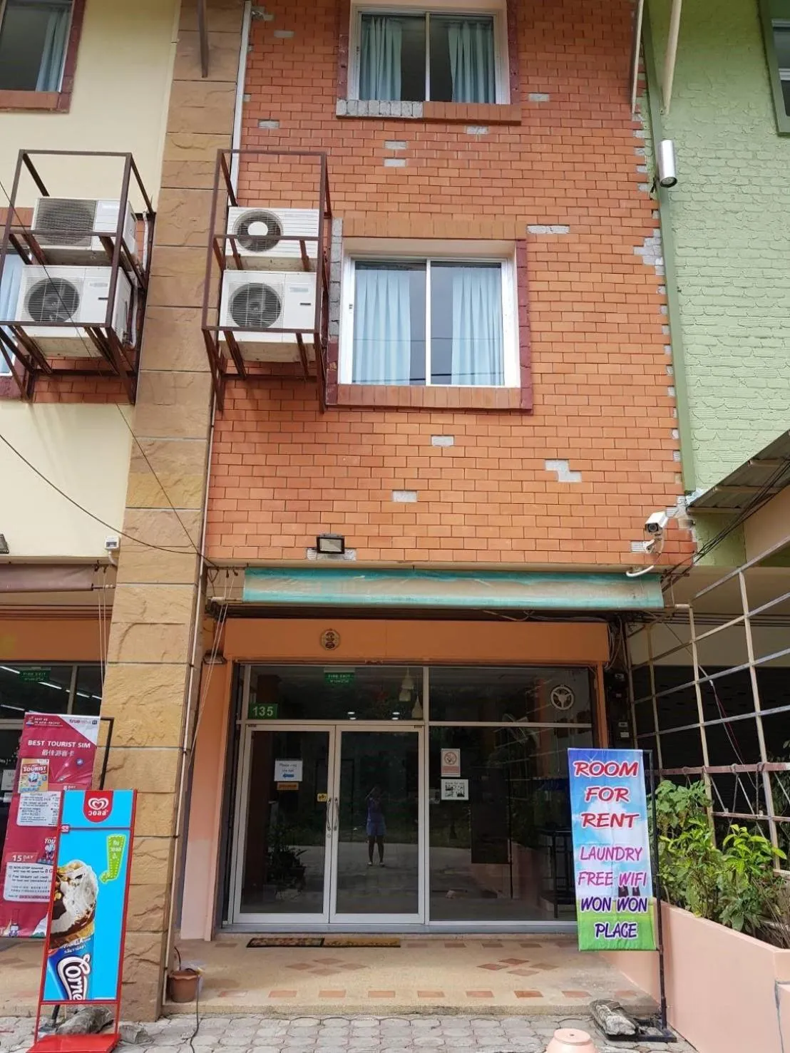 Facade/entrance in Wan Wan Place