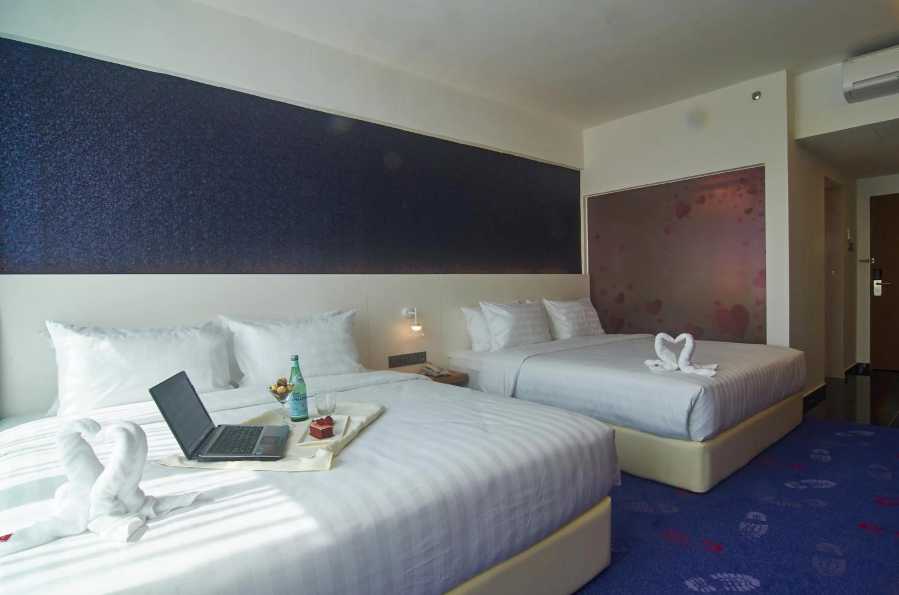 Photo of the whole room, Bed in Amerin Hotel Johor Bahru