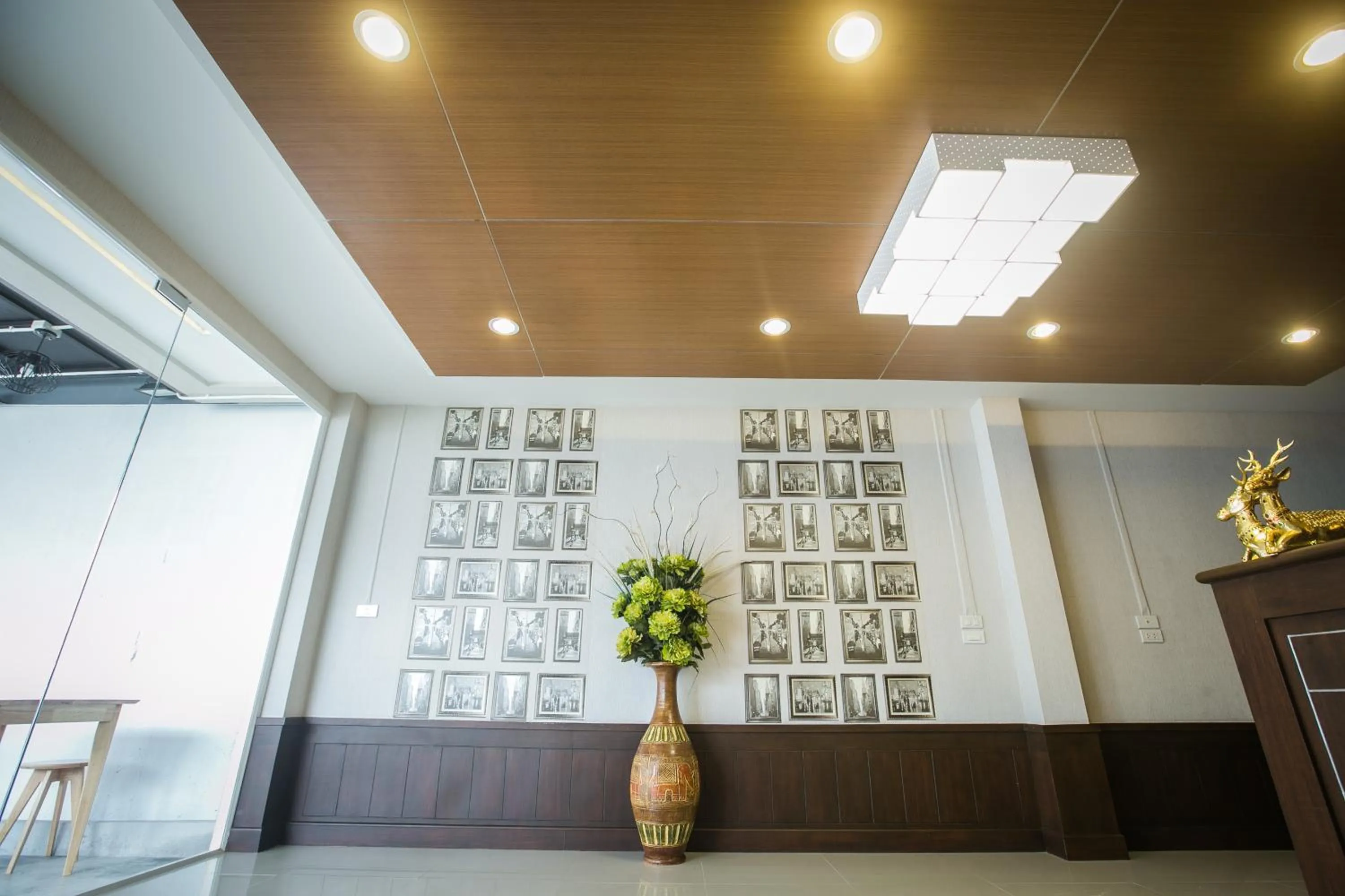 Communal lounge/ TV room in The Sleep Phang-nga