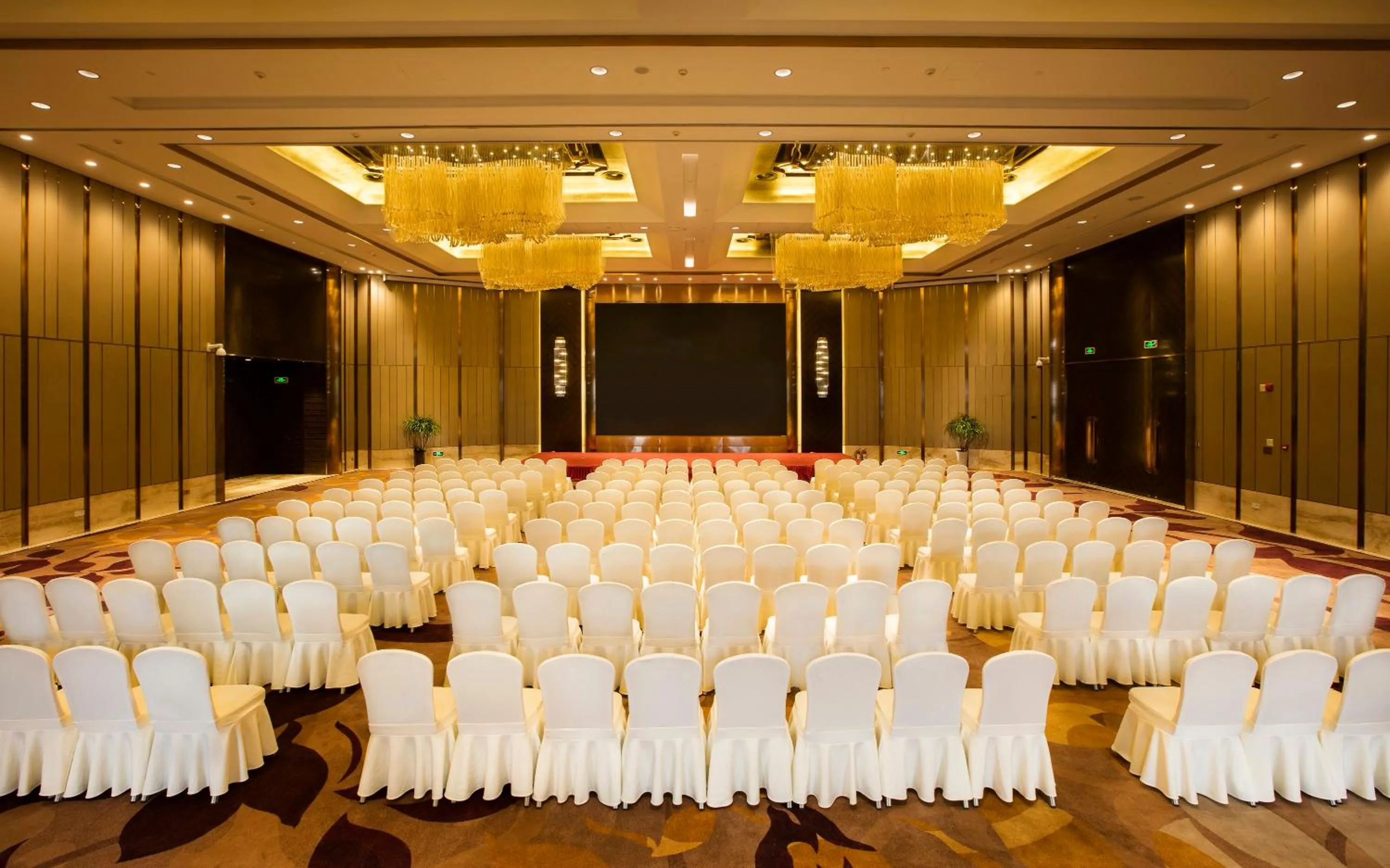 Meeting/conference room in Crowne Plaza Hefei Rongqiao by IHG
