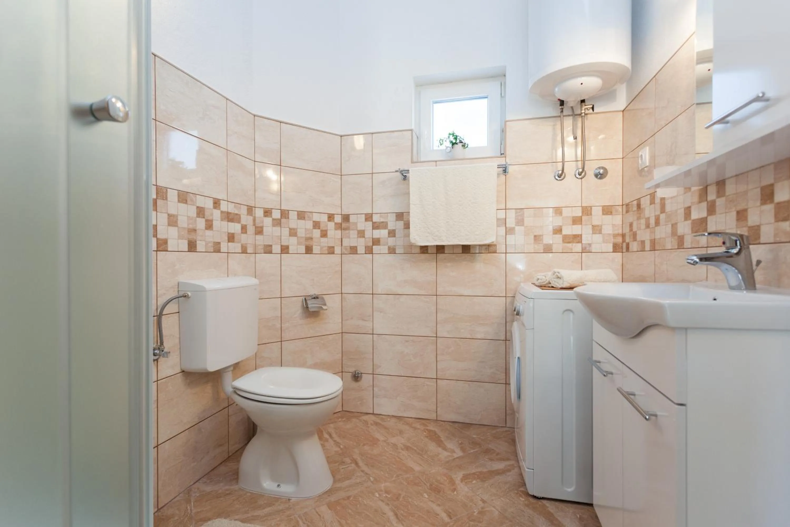 Shower in Apartment Mistral 51