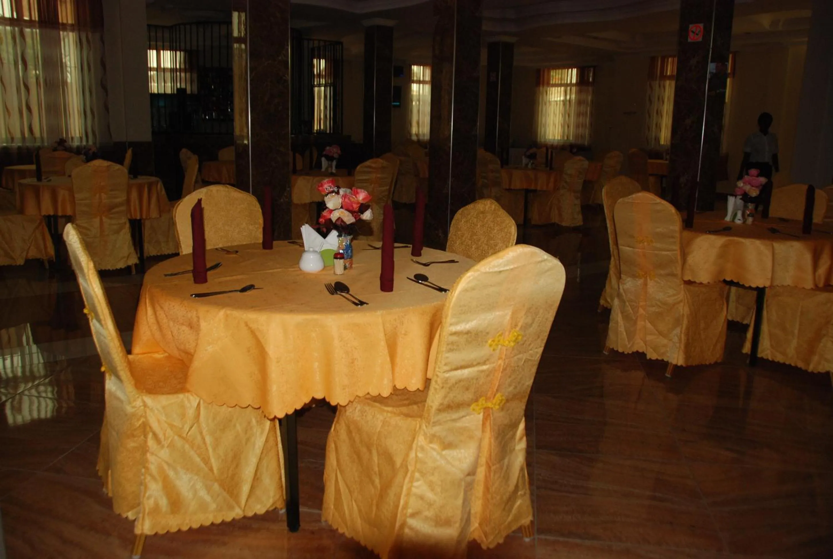 Restaurant/places to eat in Silver Paradise Hotel