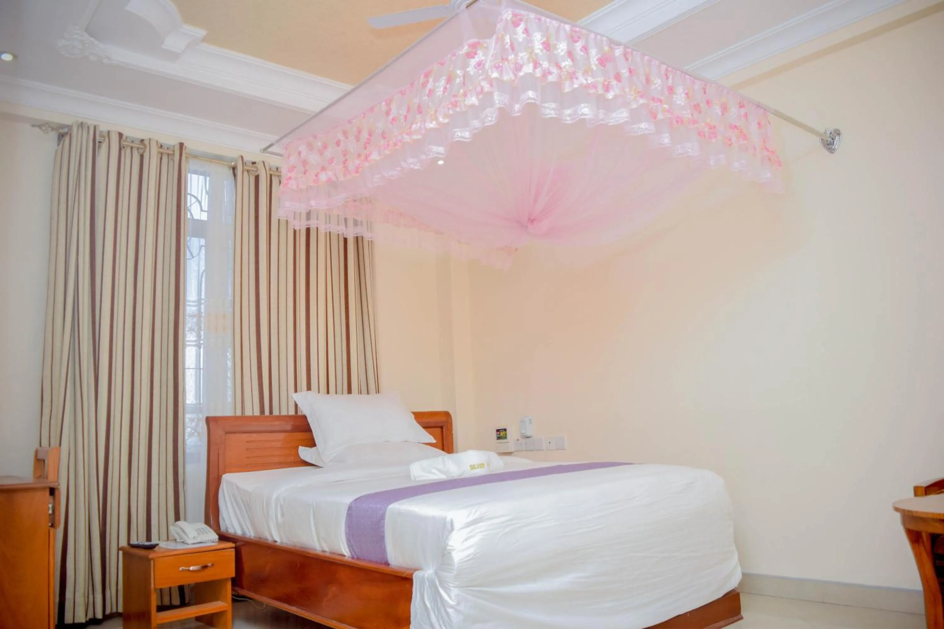 bunk bed, Bed in Silver Paradise Hotel