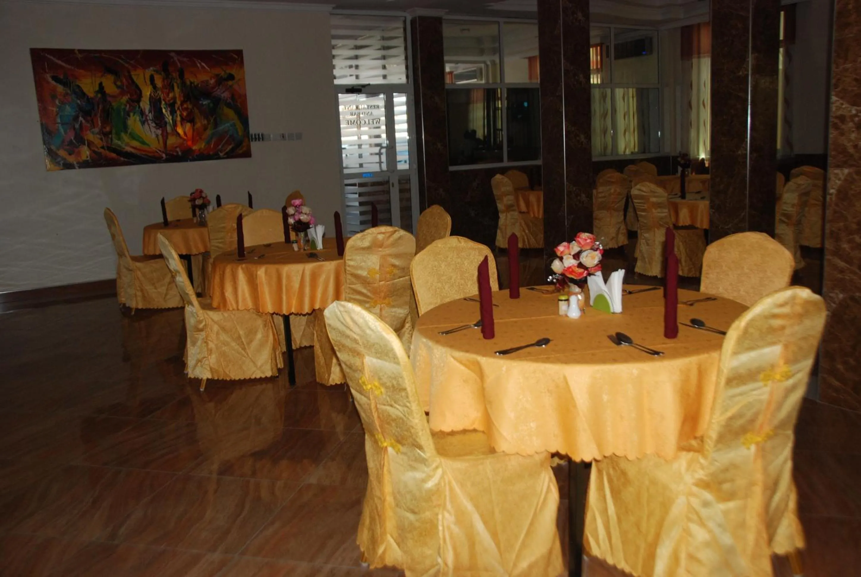 Restaurant/places to eat in Silver Paradise Hotel