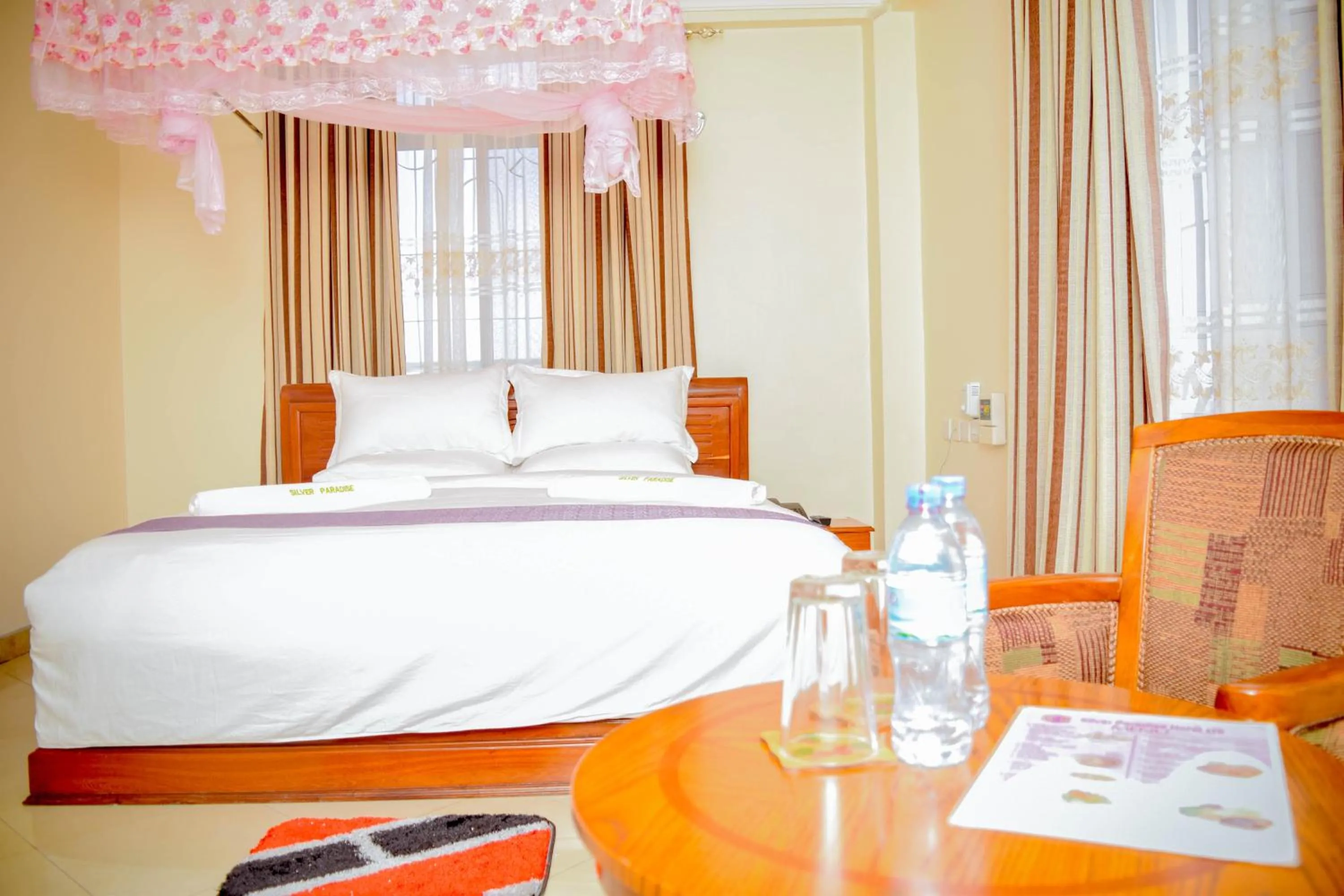 bunk bed, Bed in Silver Paradise Hotel