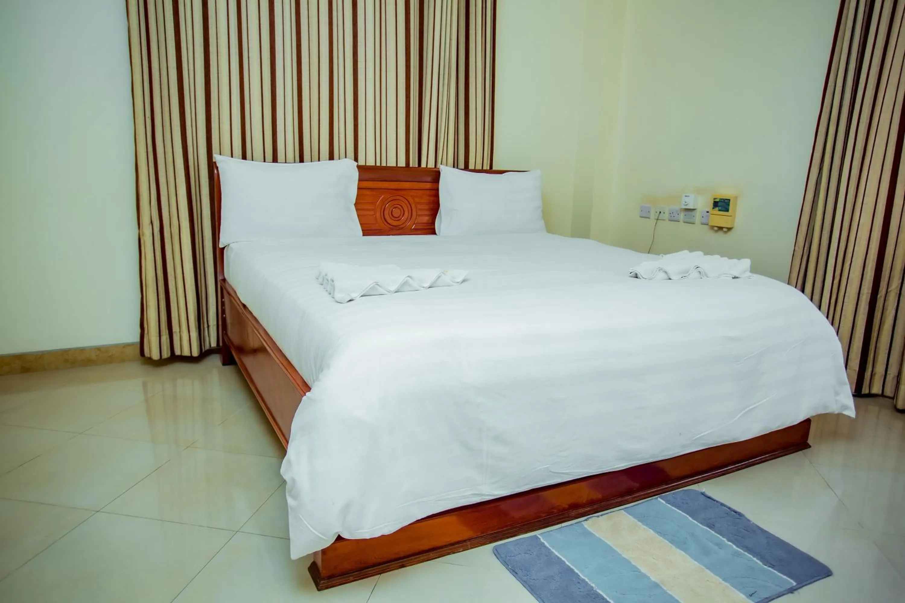Bed in Silver Paradise Hotel