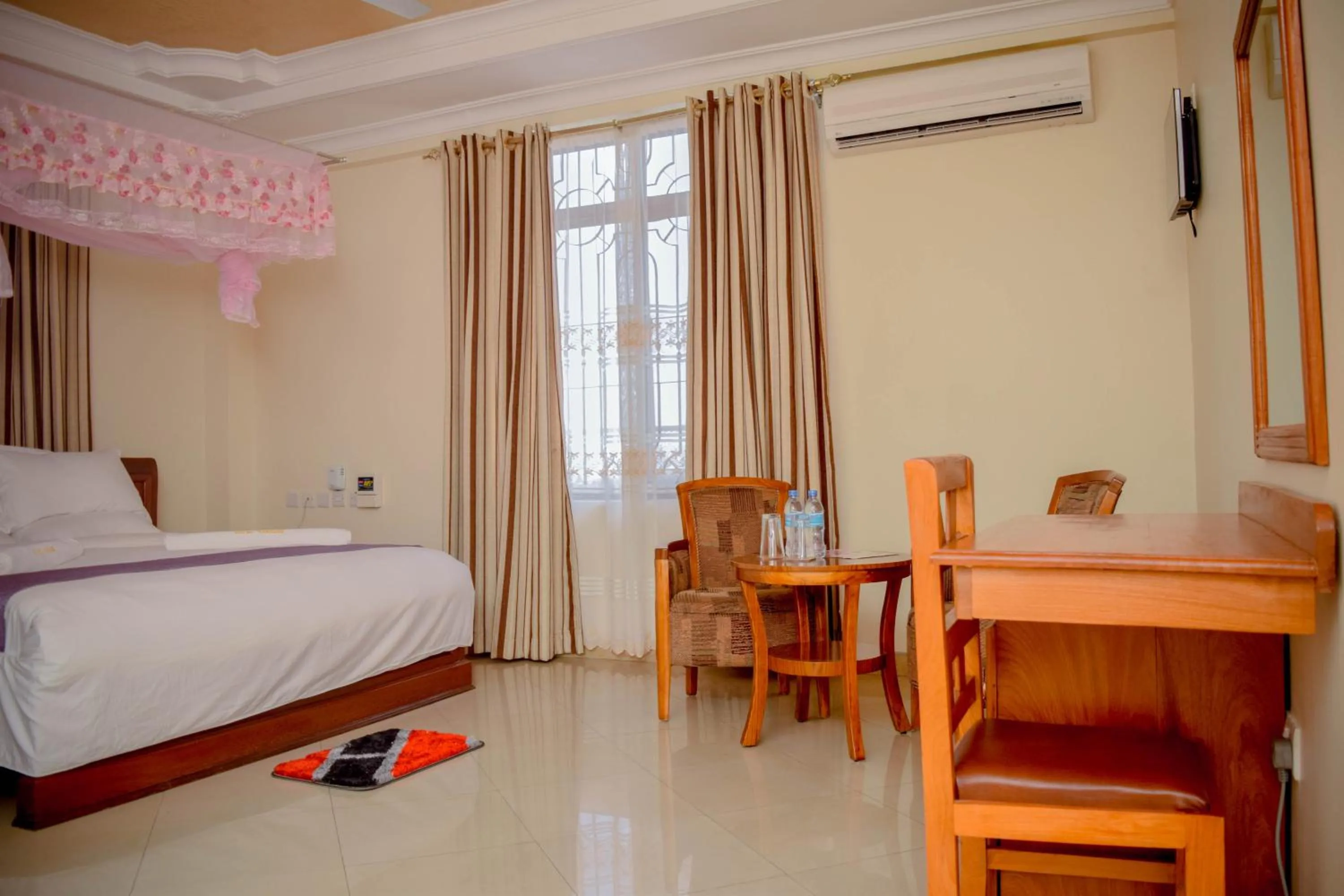 bunk bed, Bed in Silver Paradise Hotel