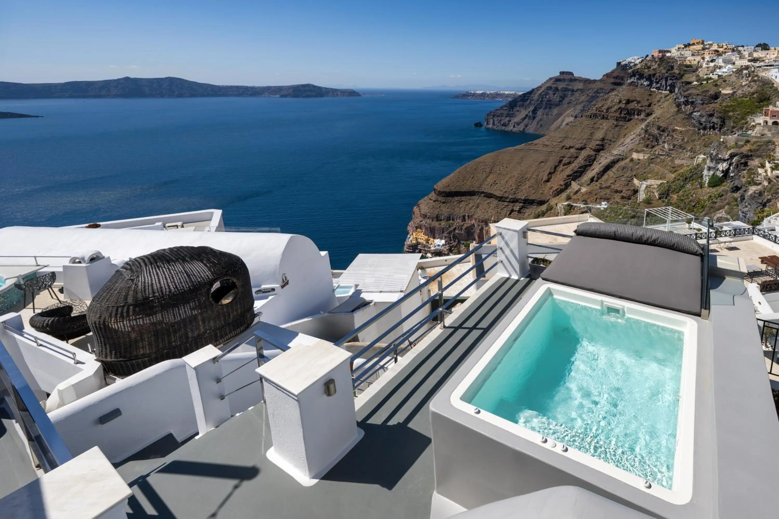 Balcony/Terrace in 1809 Villa by Thireas