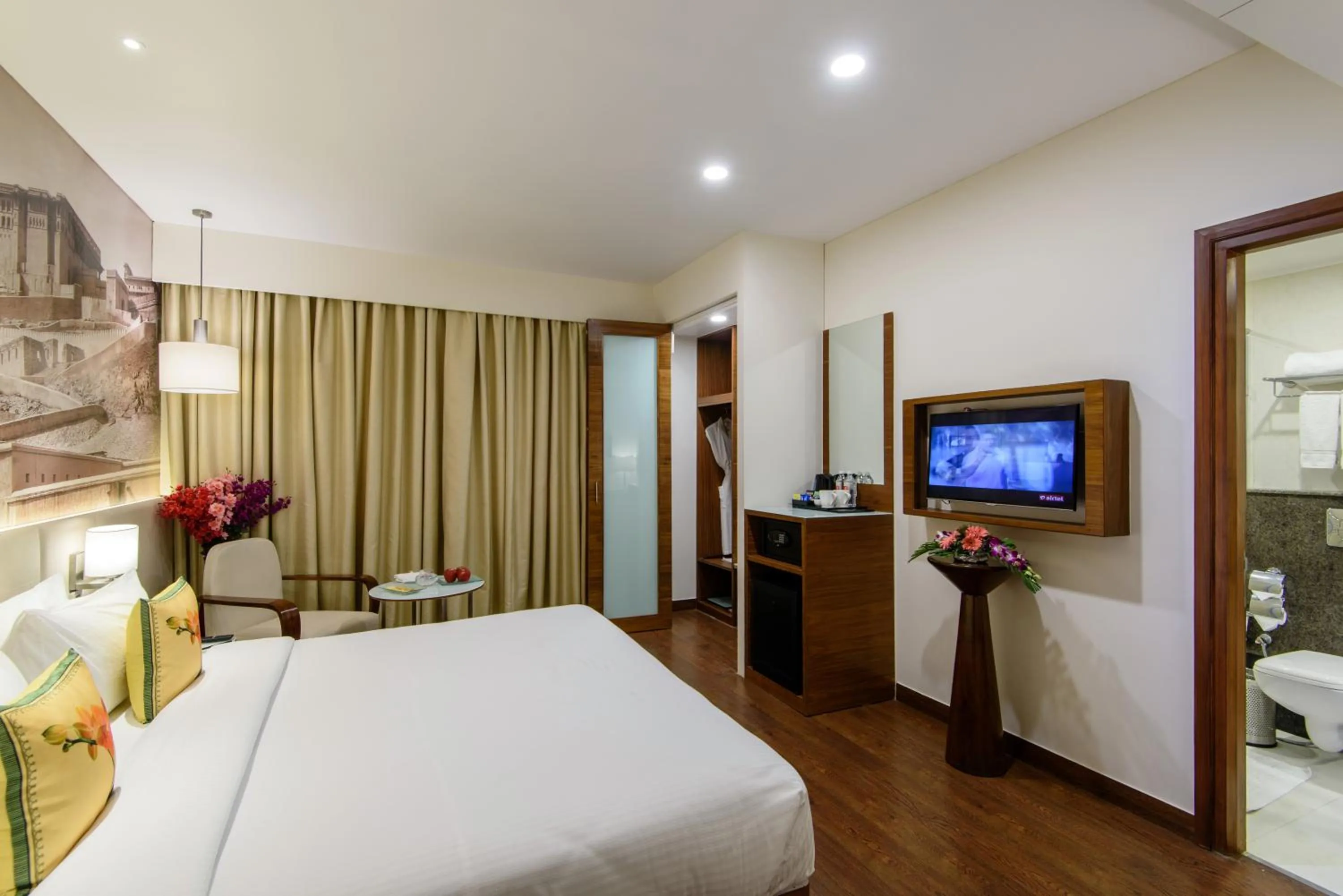 TV and multimedia, Bed in Regenta Central Jaipur