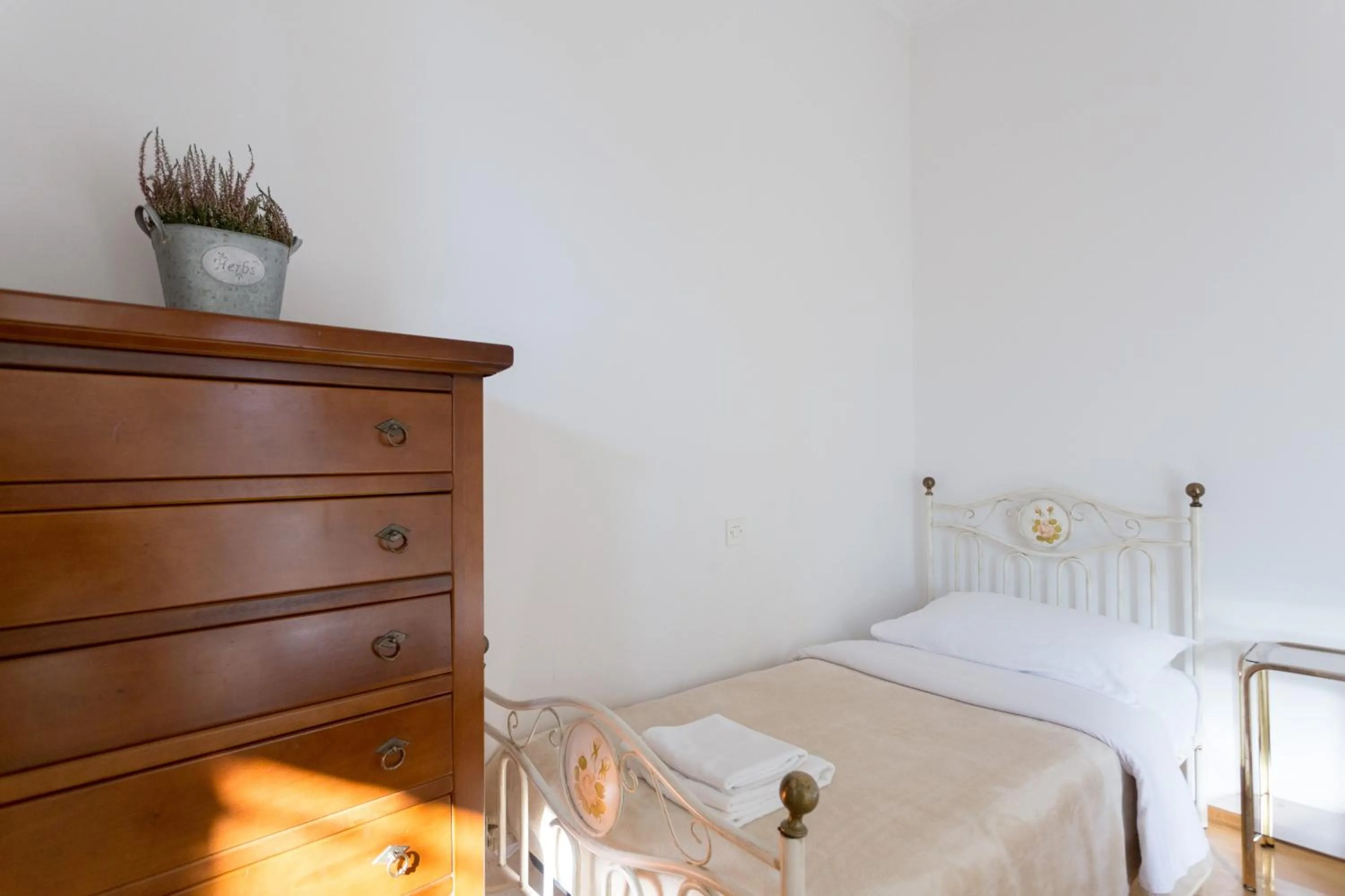 Bedroom, Bed in Hedera Estate, Hedera A27
