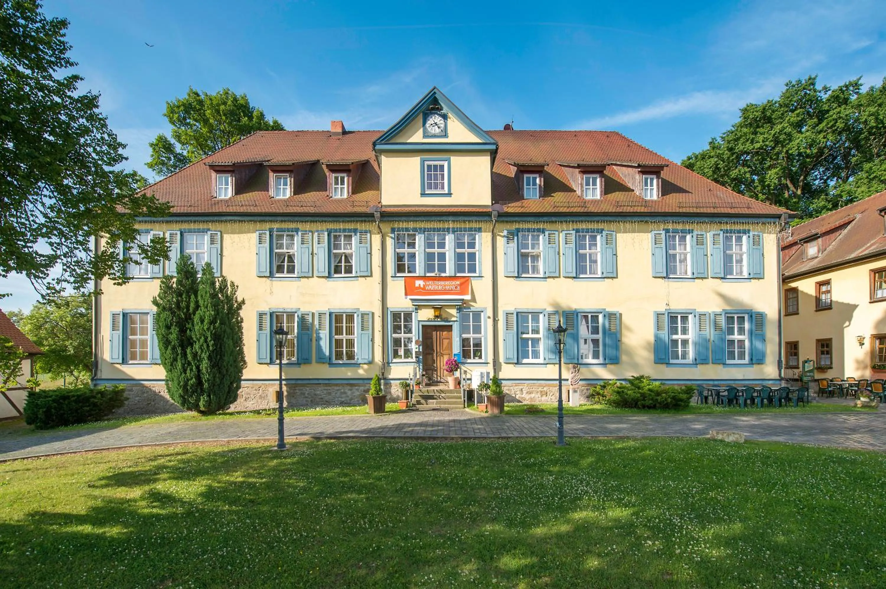 Property building in Hotel Zum Herrenhaus
