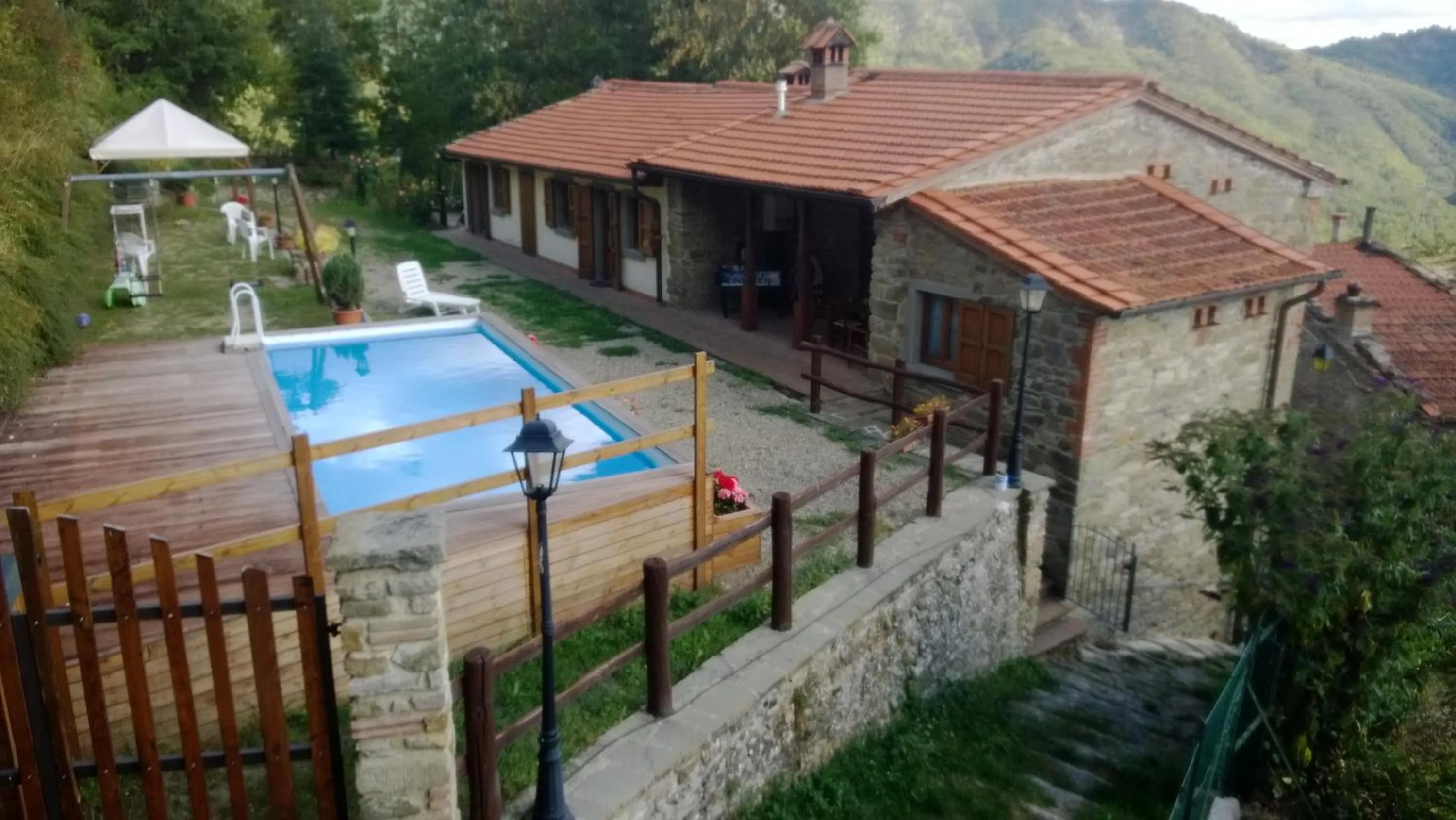 Swimming pool in B&B Borgo Valagnesi casa Annarita