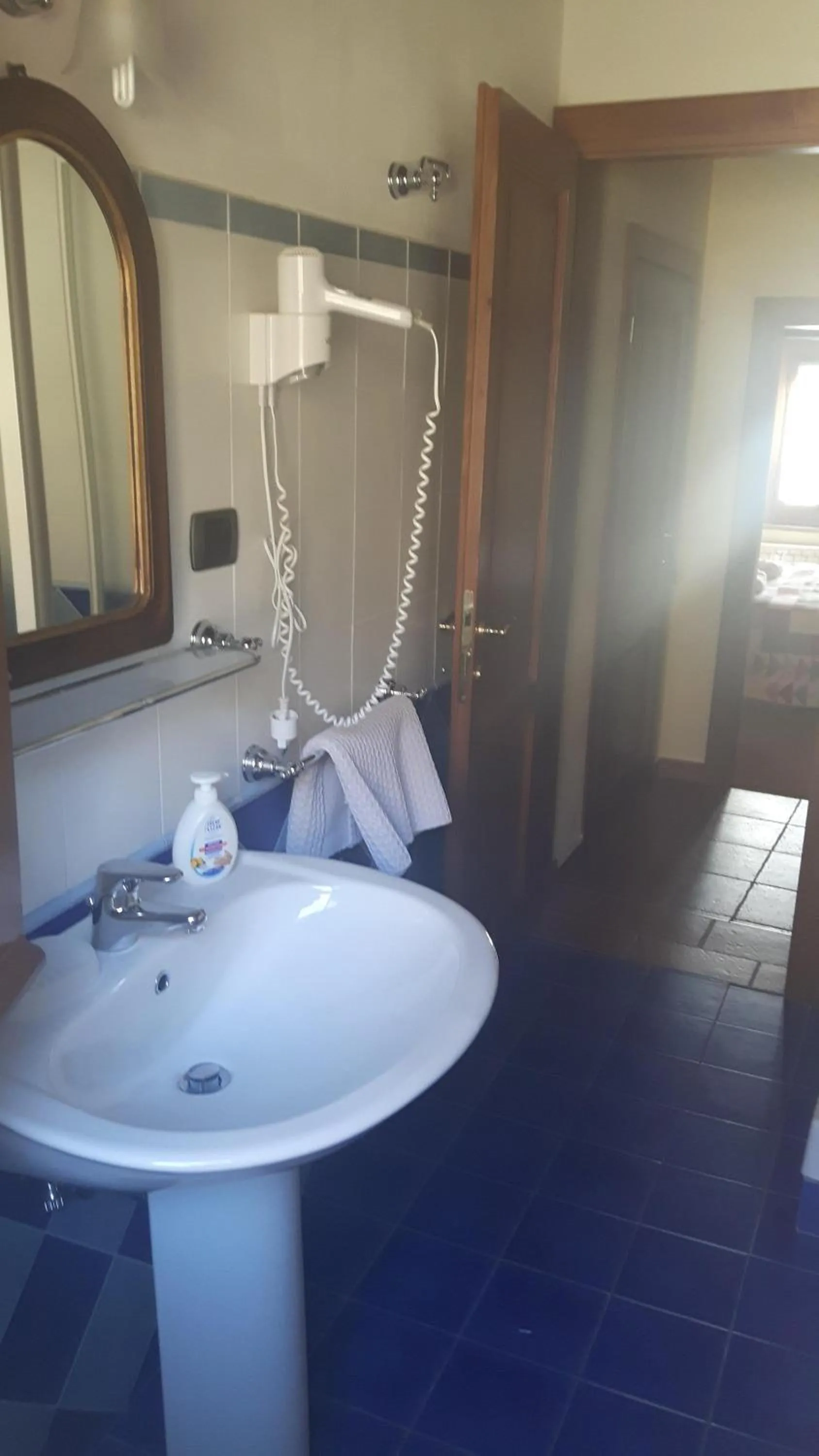 Bathroom in B&B Borgo Valagnesi casa Annarita