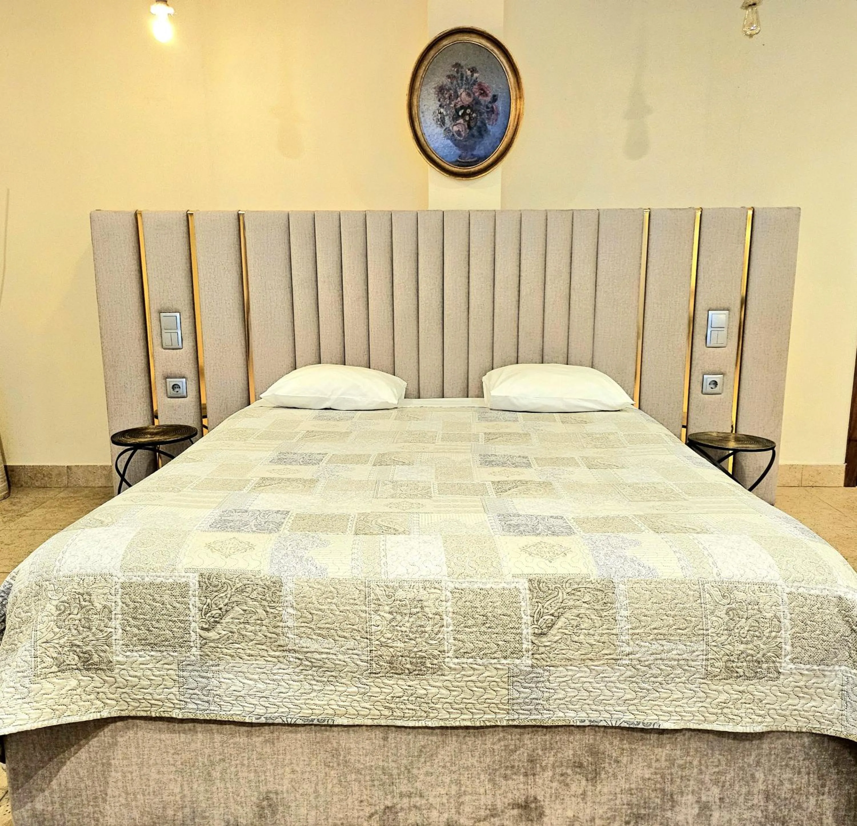 Bedroom, Bed in Equinaturi