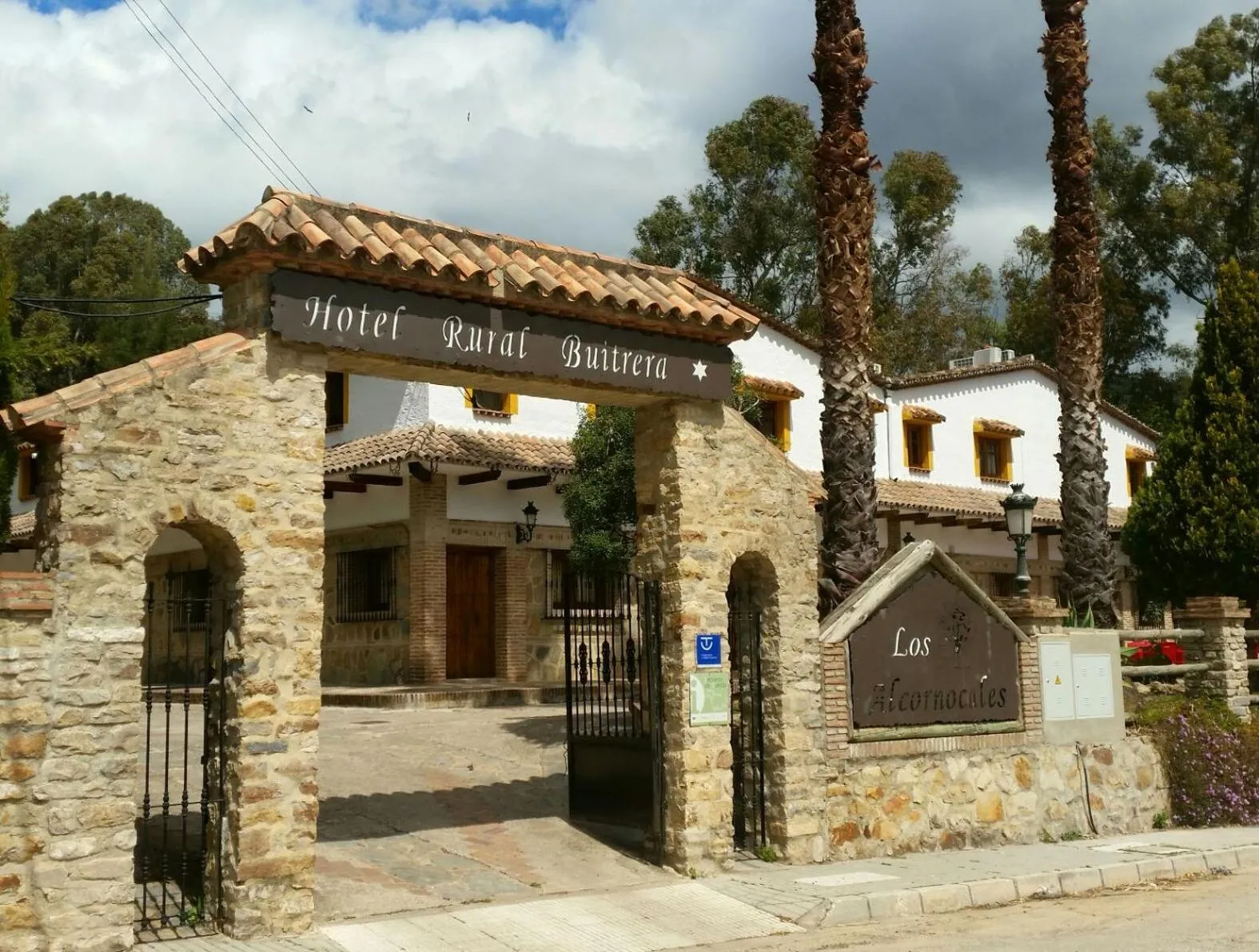 Patio in Hotel Restaurante Las Buitreras