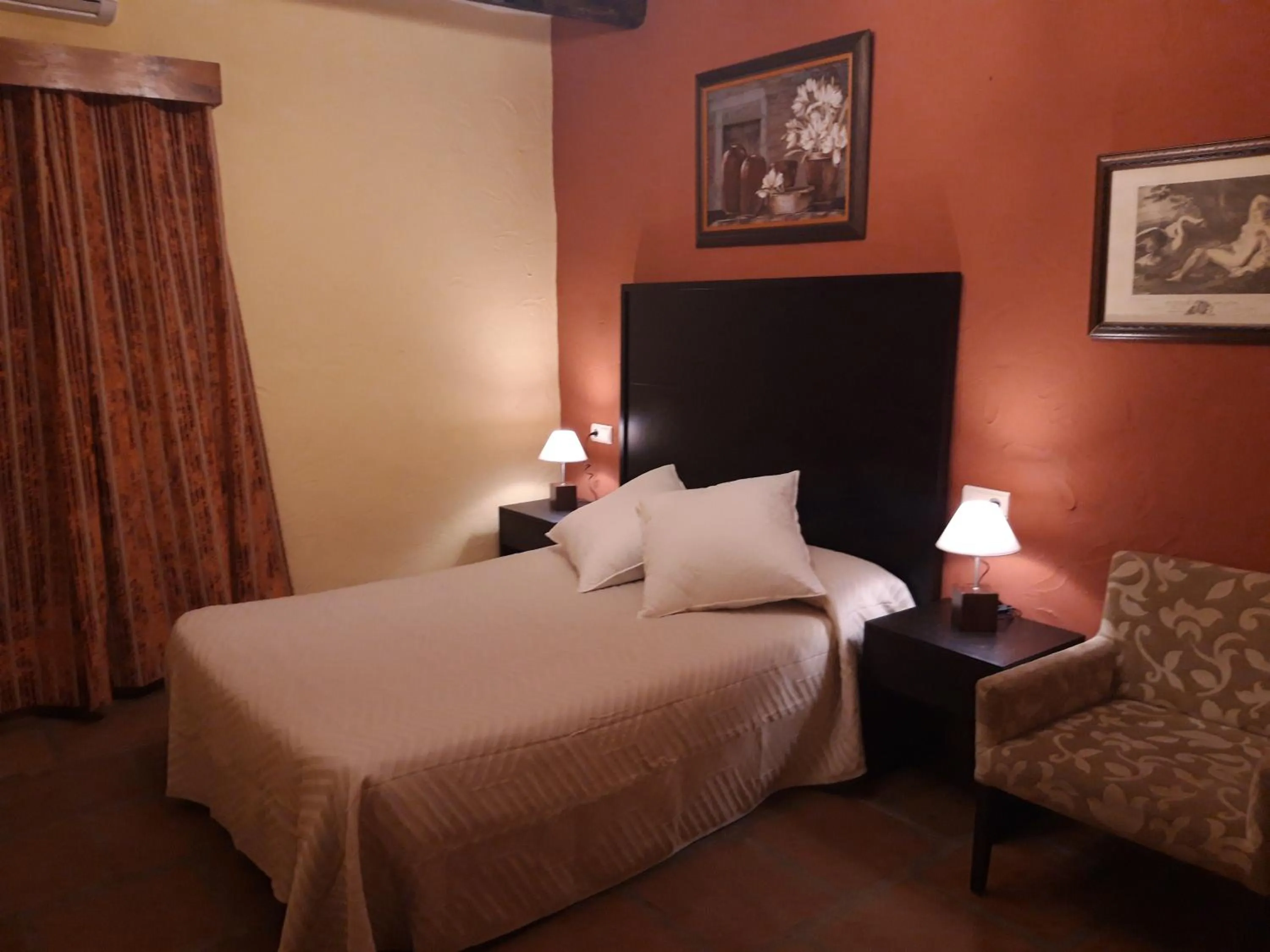 Decorative detail, Bed in Hotel Restaurante Las Buitreras