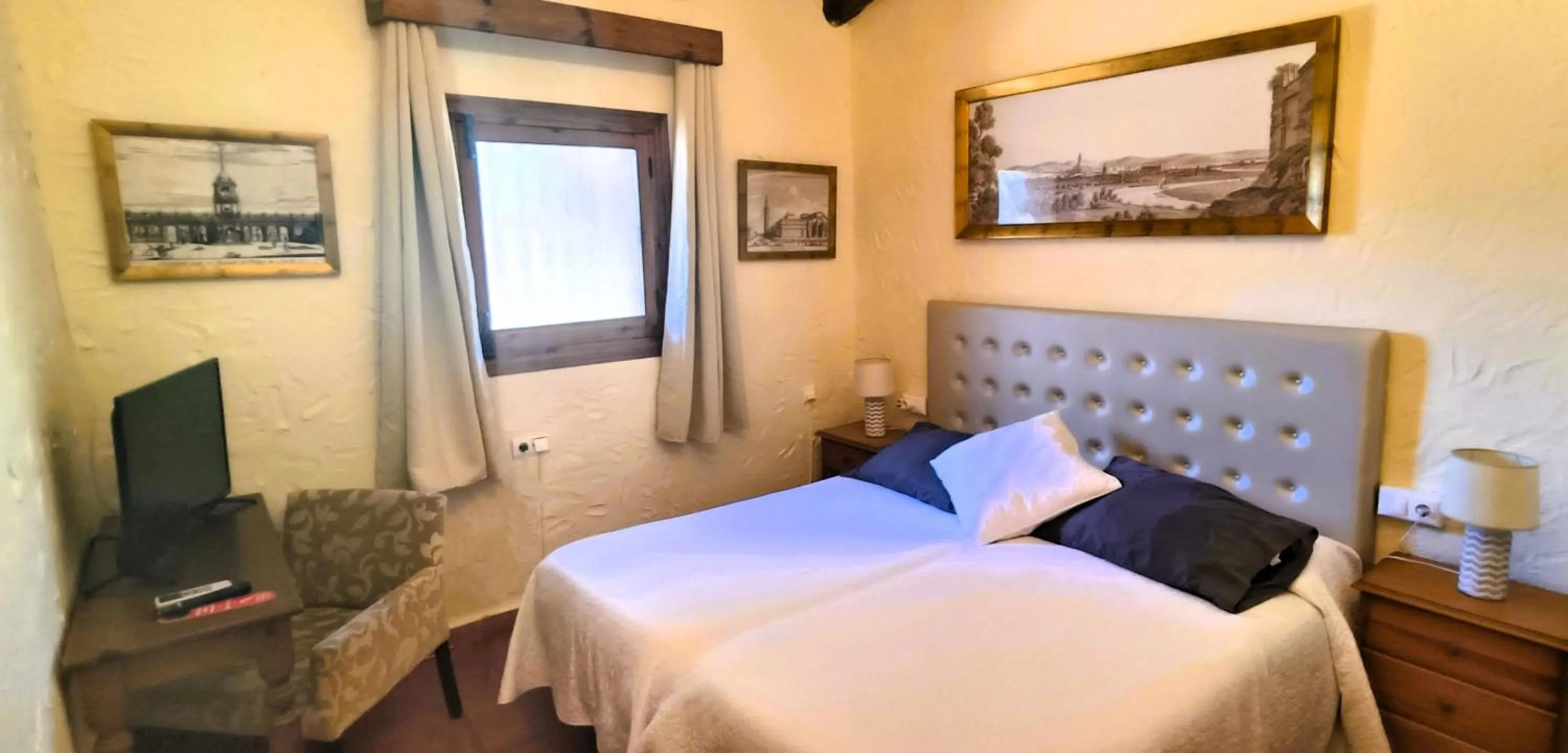 Bed in Hotel Restaurante Las Buitreras