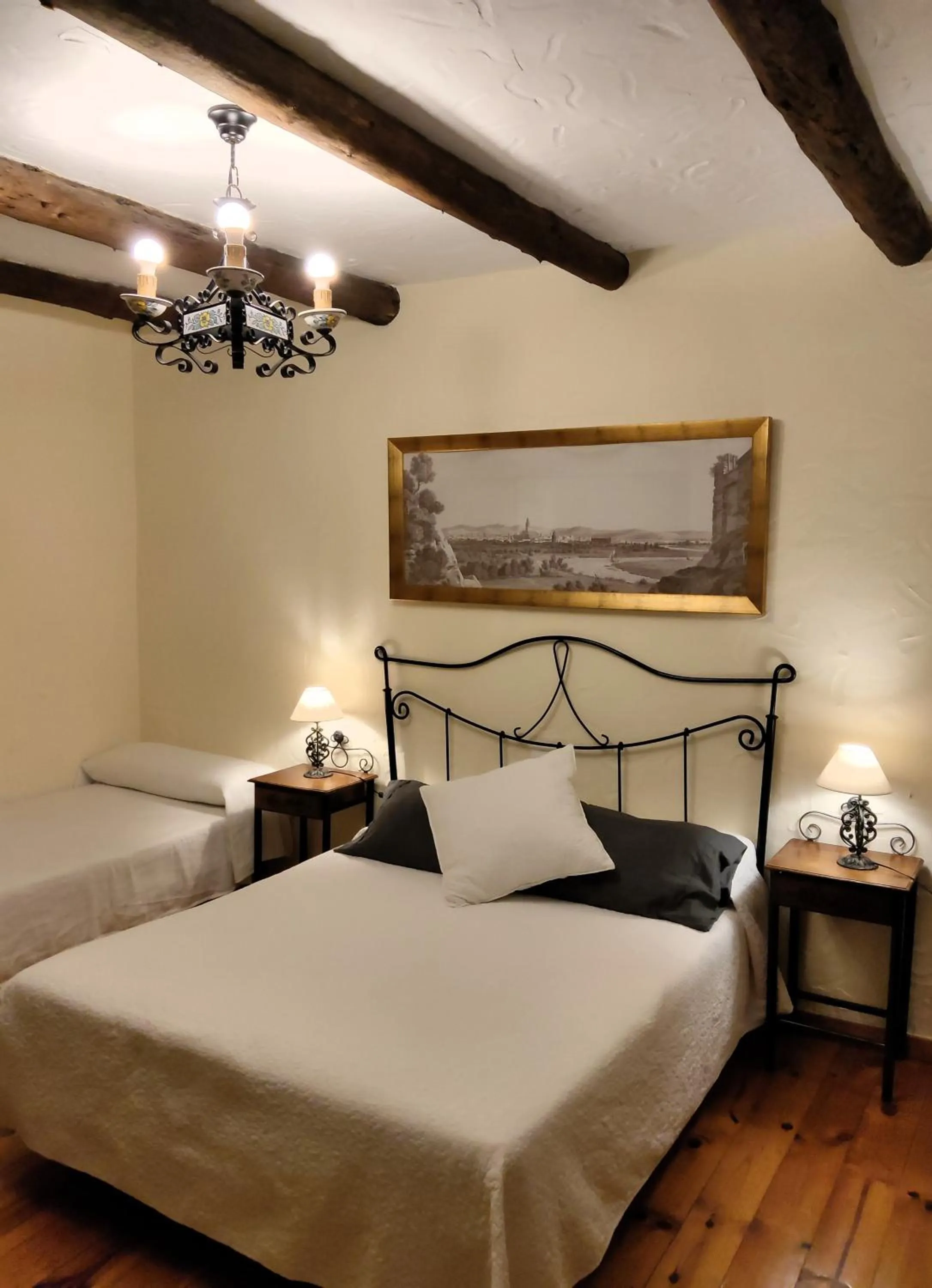 Bed in Hotel Restaurante Las Buitreras