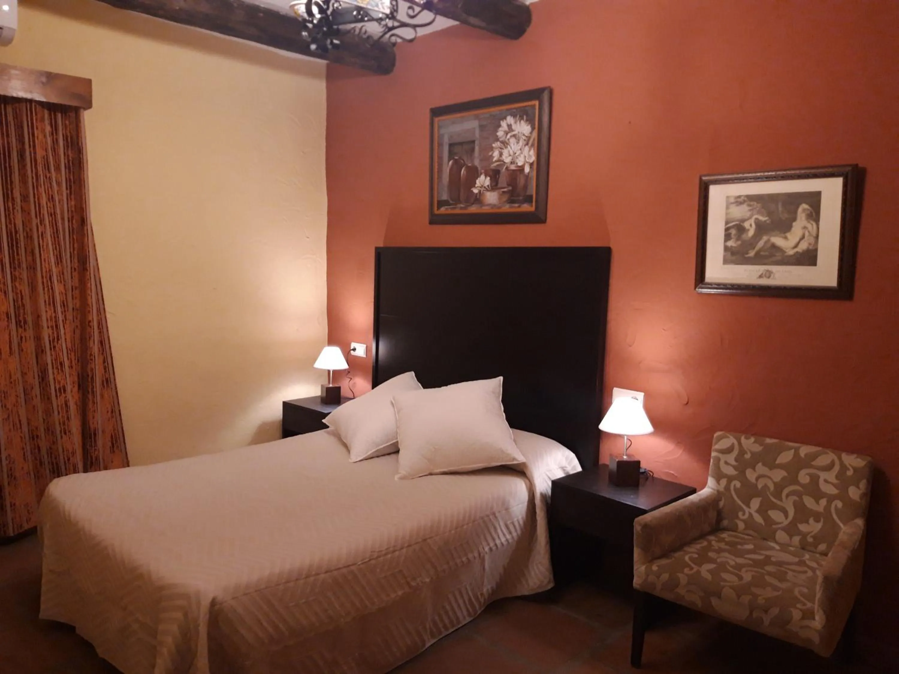 Photo of the whole room, Bed in Hotel Restaurante Las Buitreras