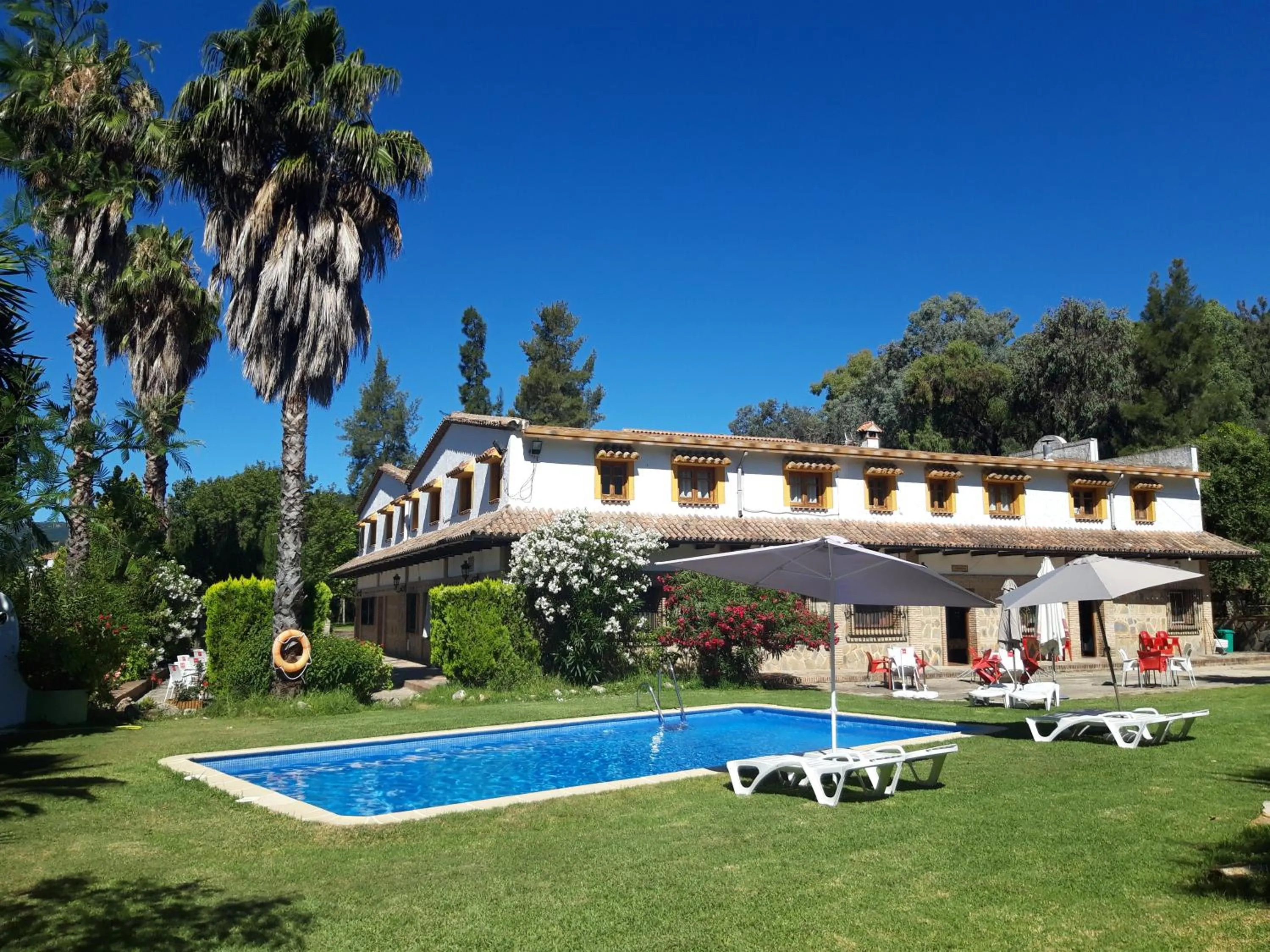 Swimming pool in Hotel Restaurante Las Buitreras