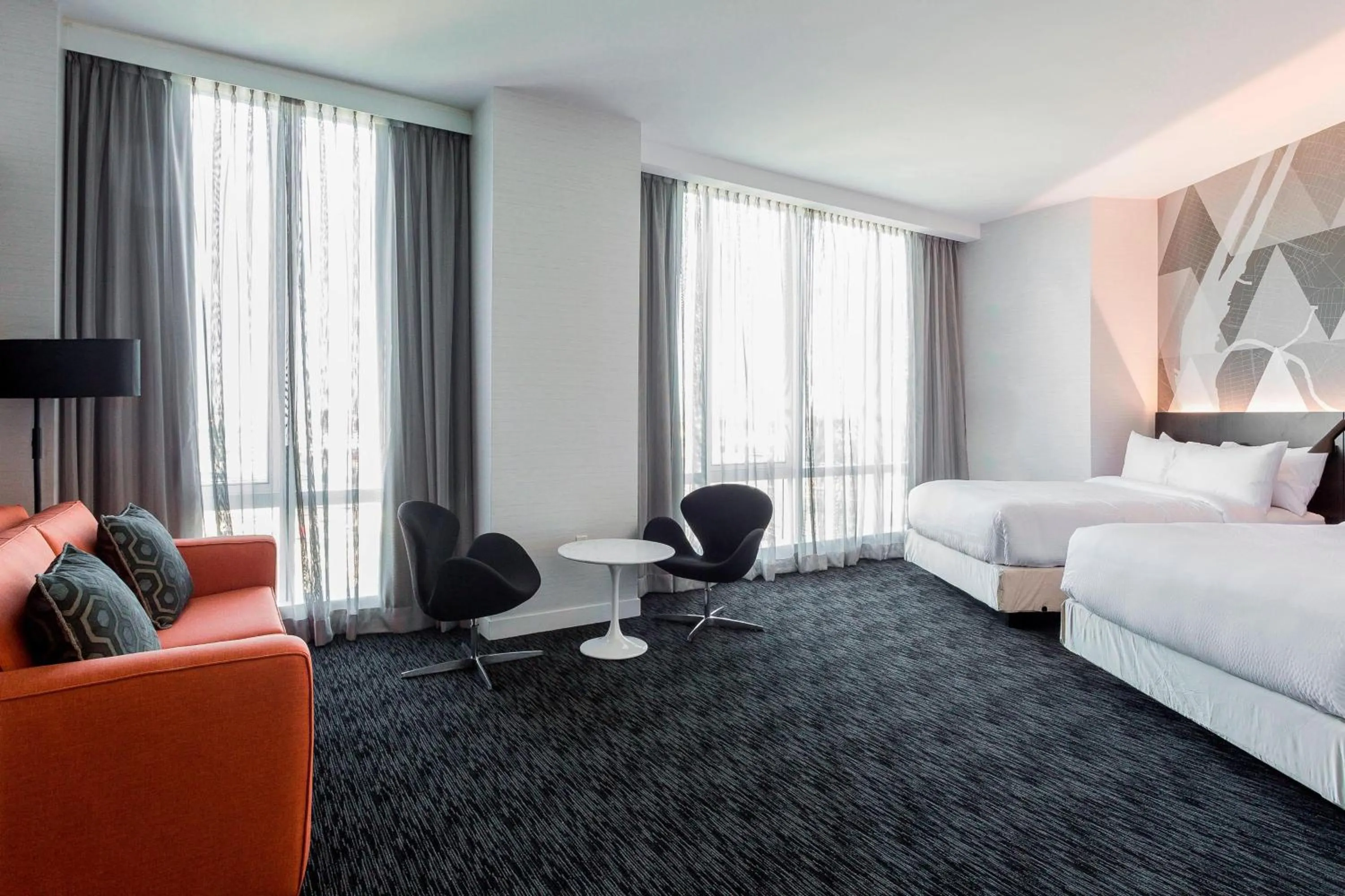 Photo of the whole room, Bed in Courtyard by Marriott Long Island City/New York Manhattan View