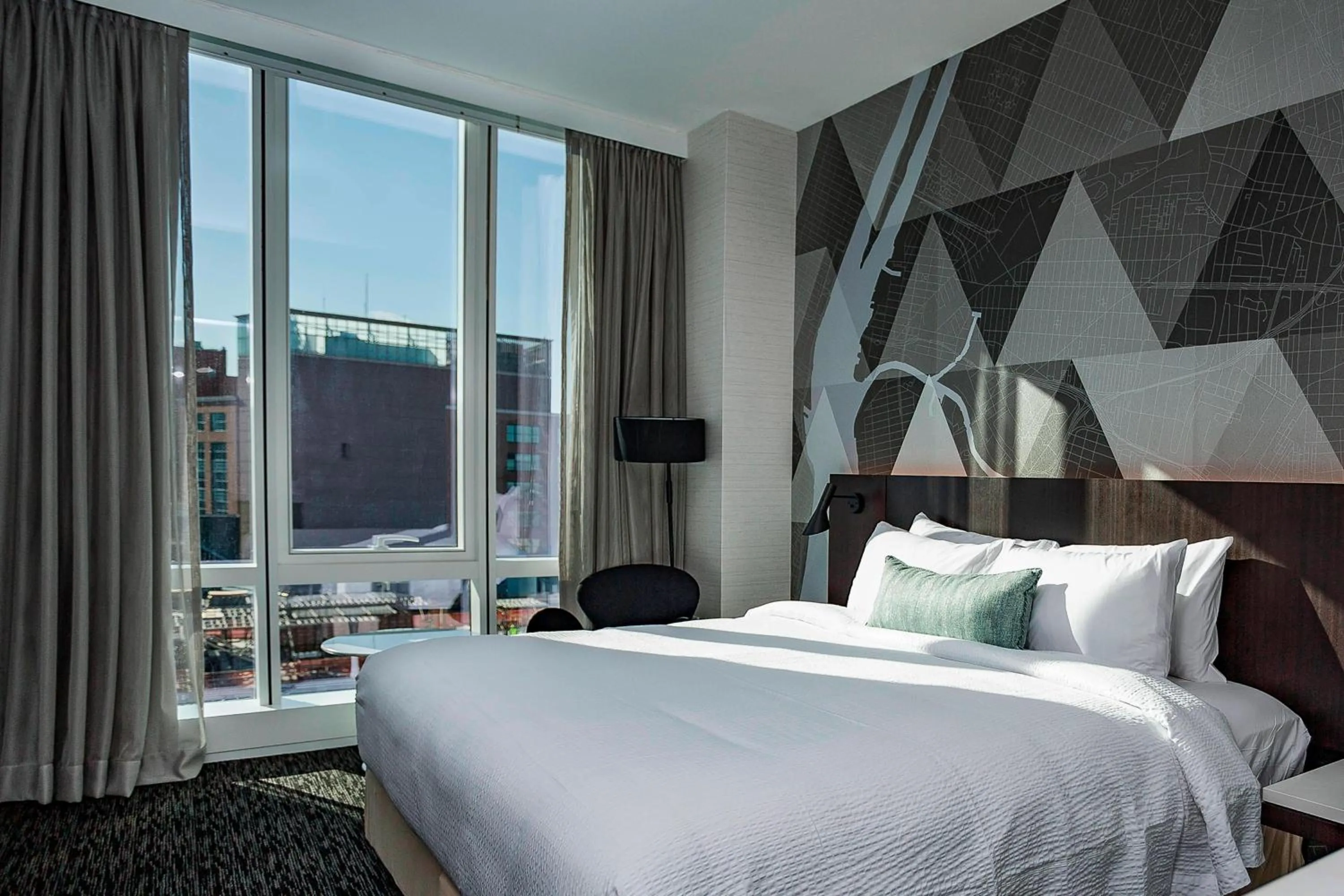 Photo of the whole room, Bed in Courtyard by Marriott Long Island City/New York Manhattan View