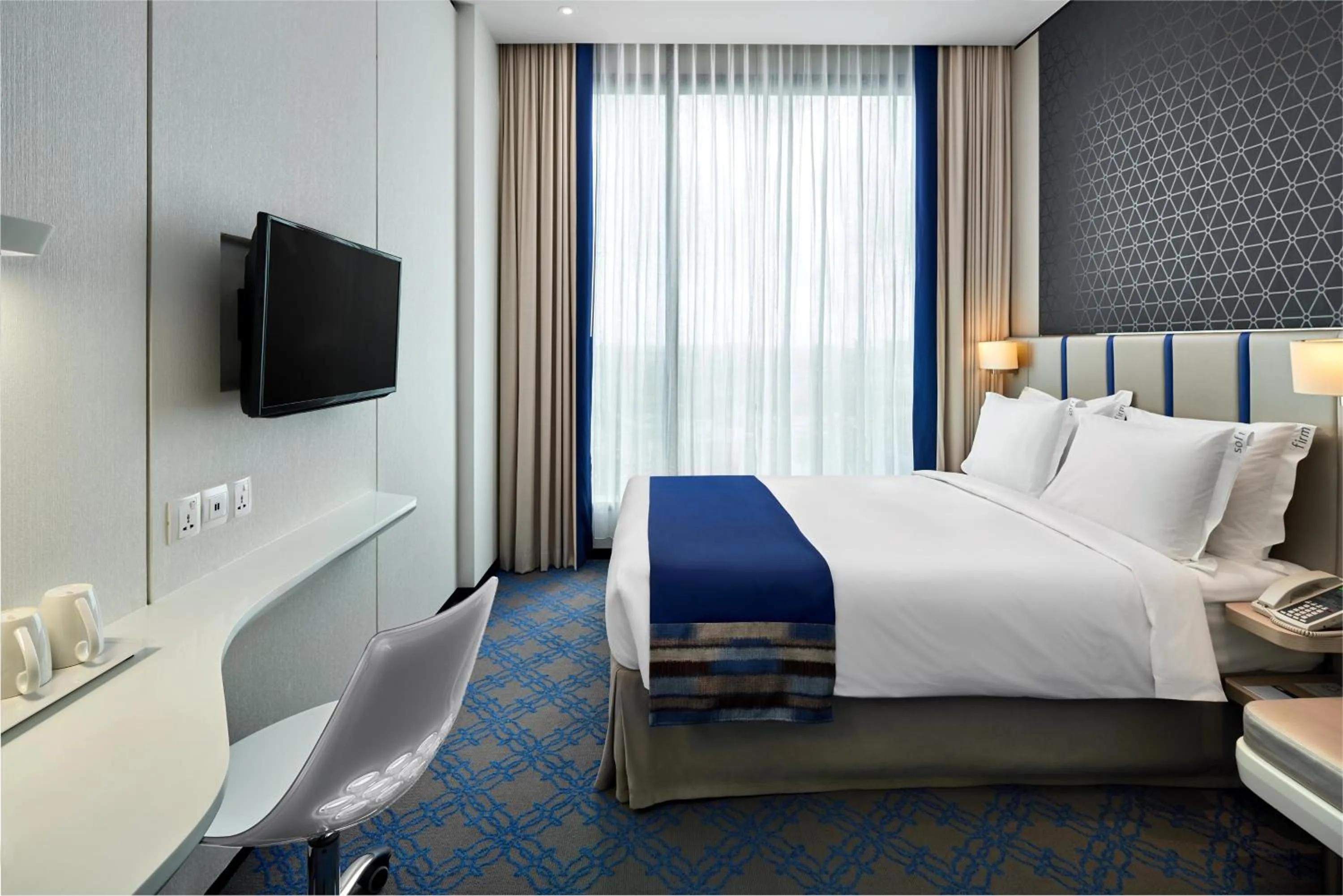 Photo of the whole room, Bed in Holiday Inn Express Singapore Katong by IHG