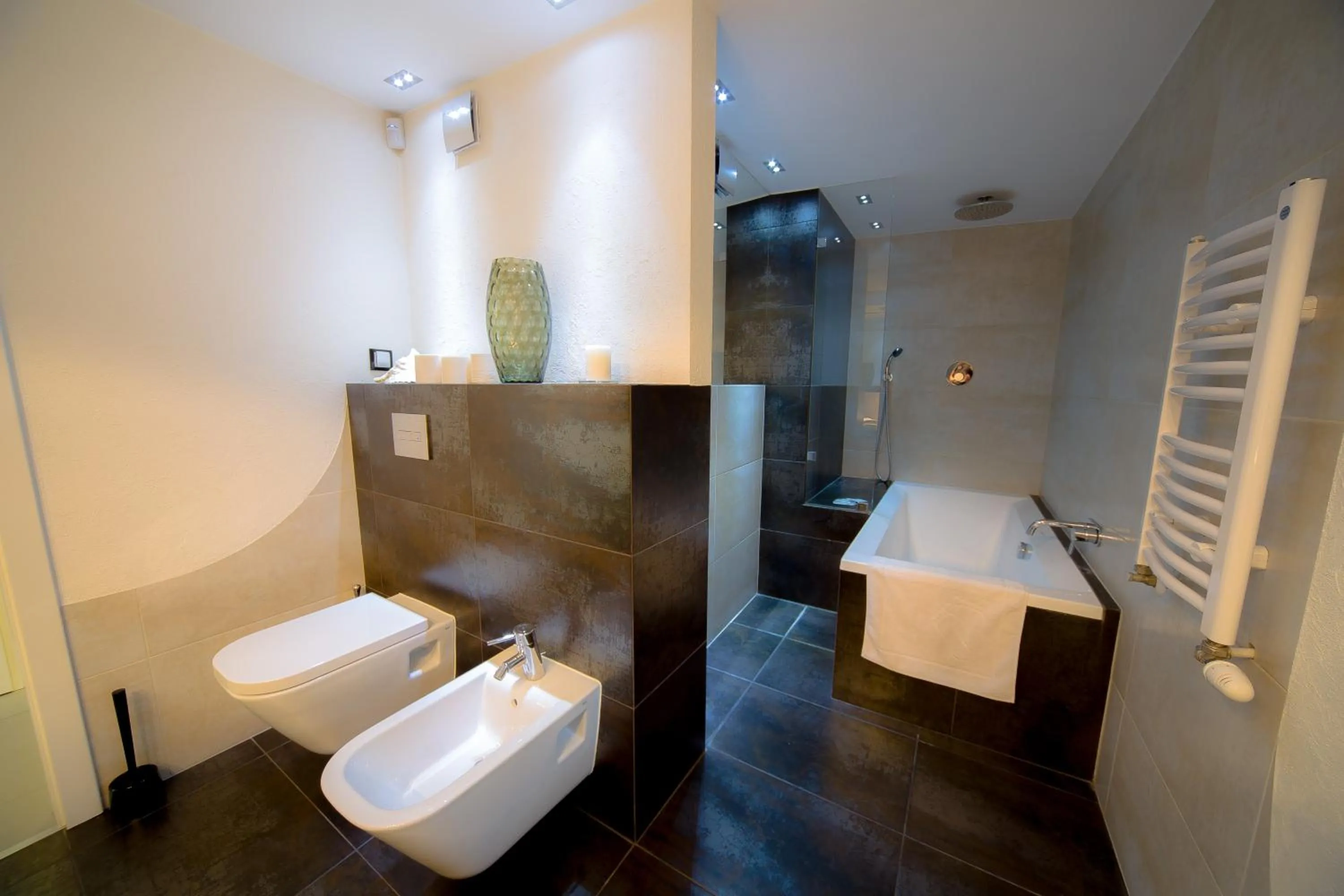 Bathroom in Wawel Cracow Old City Apartments - Friendhouse Apartments