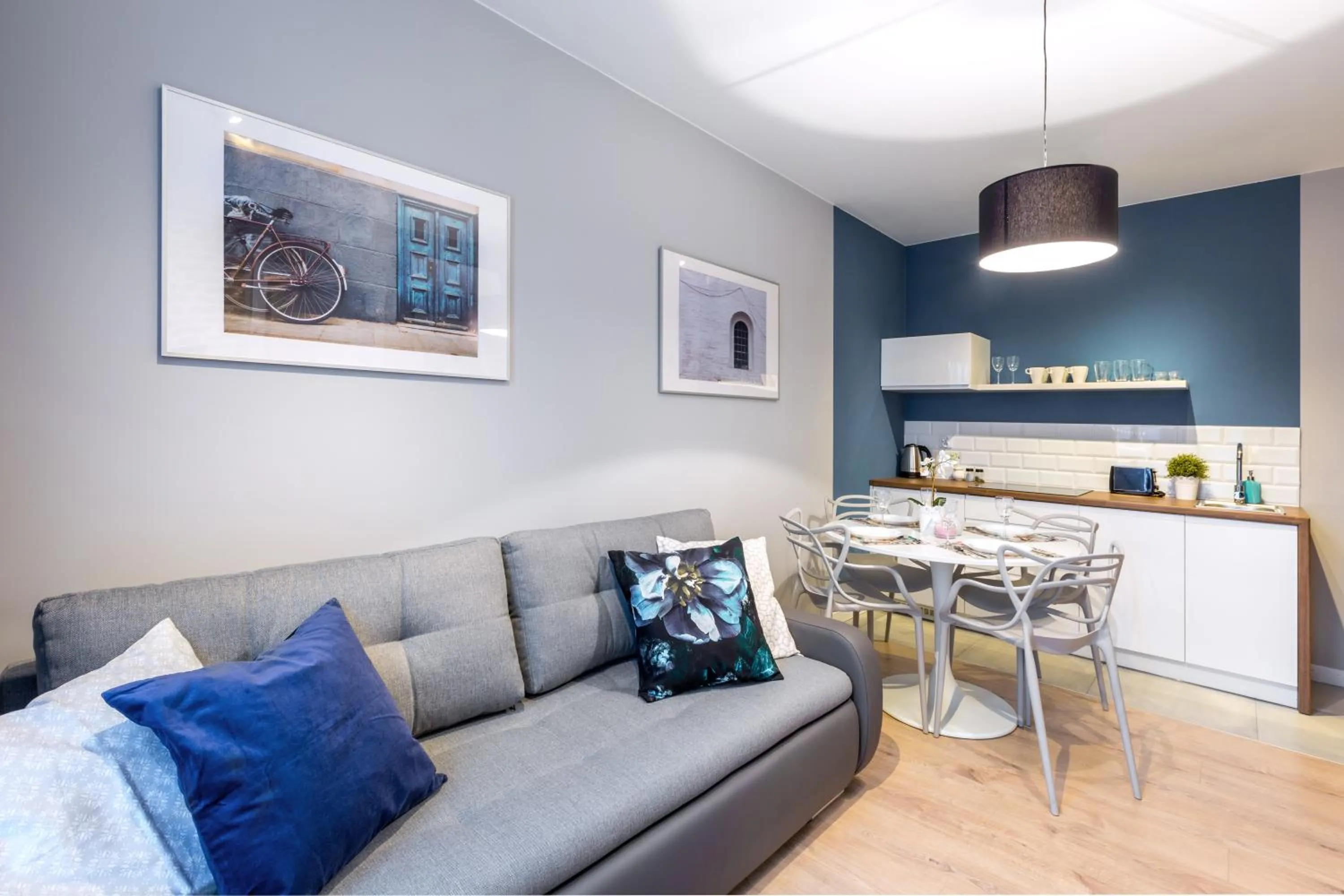 Kitchen or kitchenette in Wawel Cracow Old City Apartments - Friendhouse Apartments