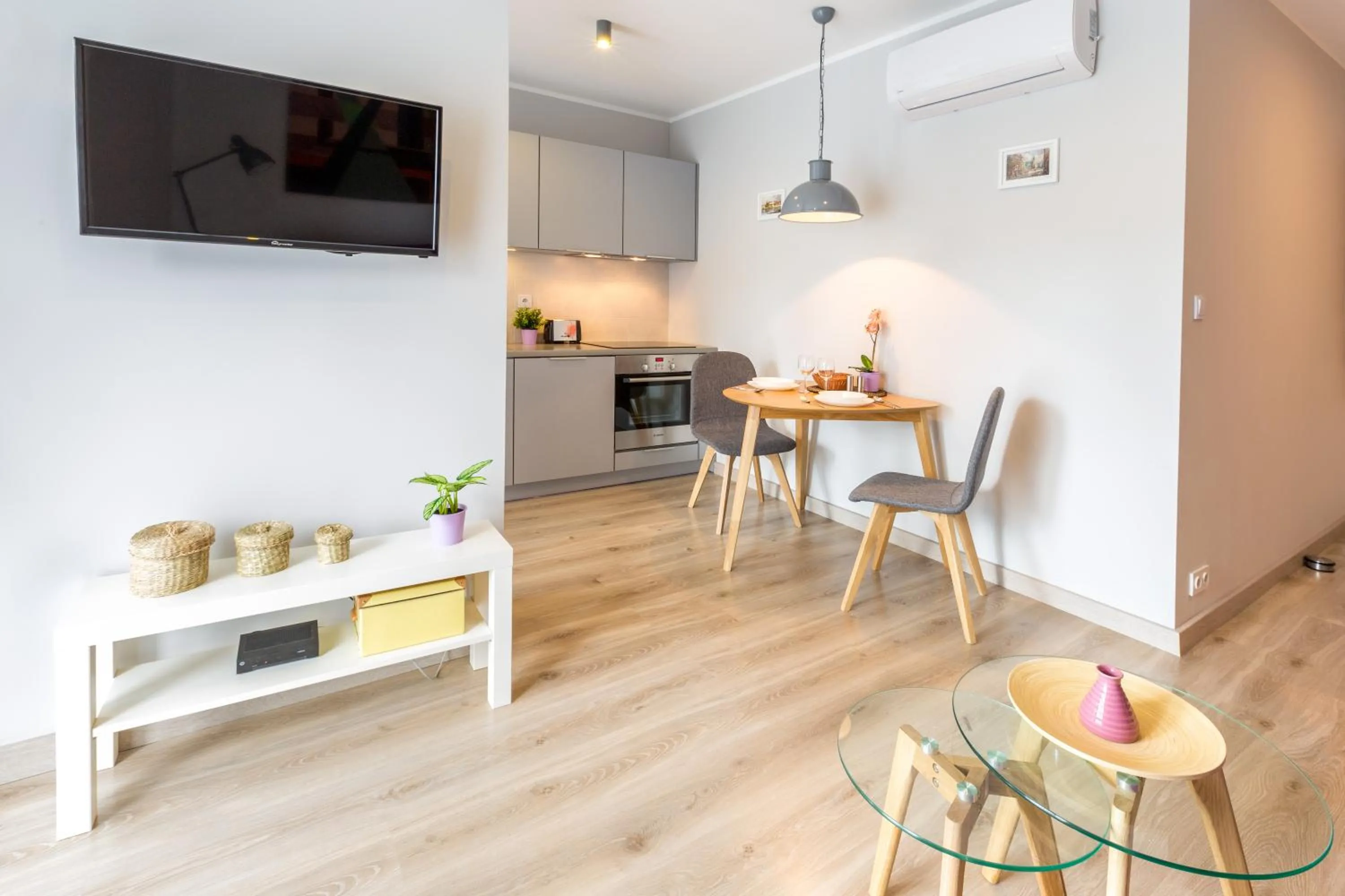Kitchen or kitchenette in Wawel Cracow Old City Apartments - Friendhouse Apartments