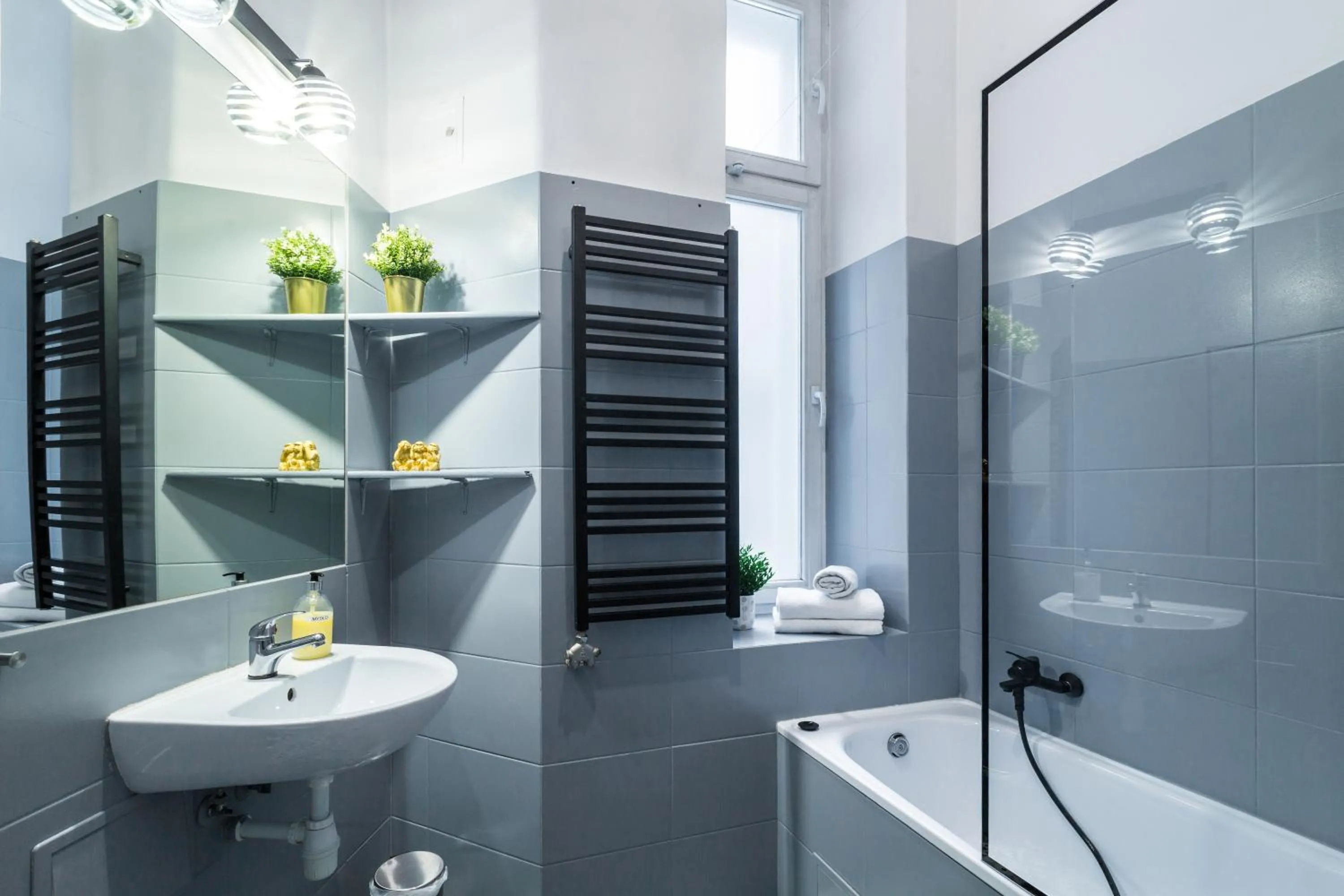 Shower in Wawel Cracow Old City Apartments - Friendhouse Apartments