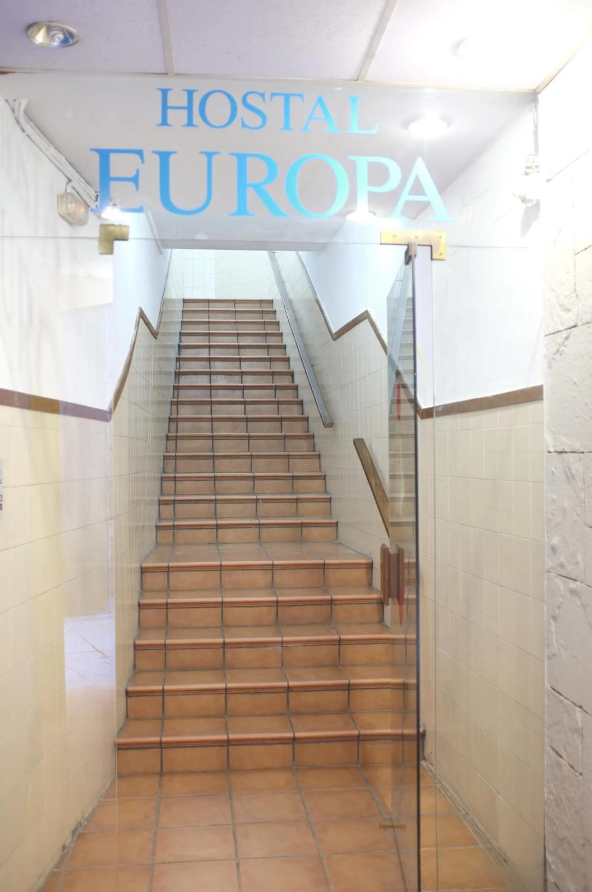Facade/entrance in Hostal Europa
