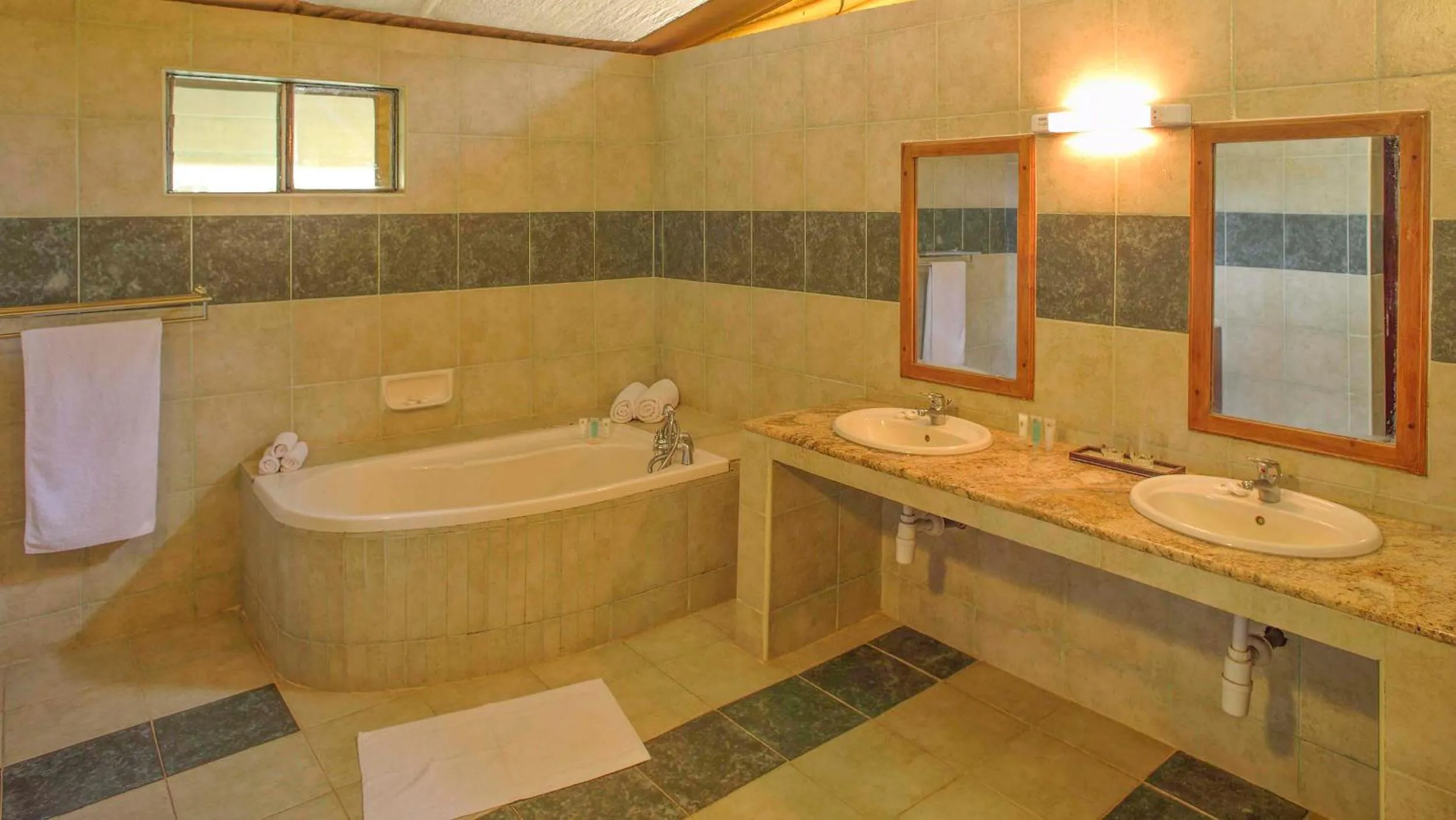 Bath in Mara Leisure Camp