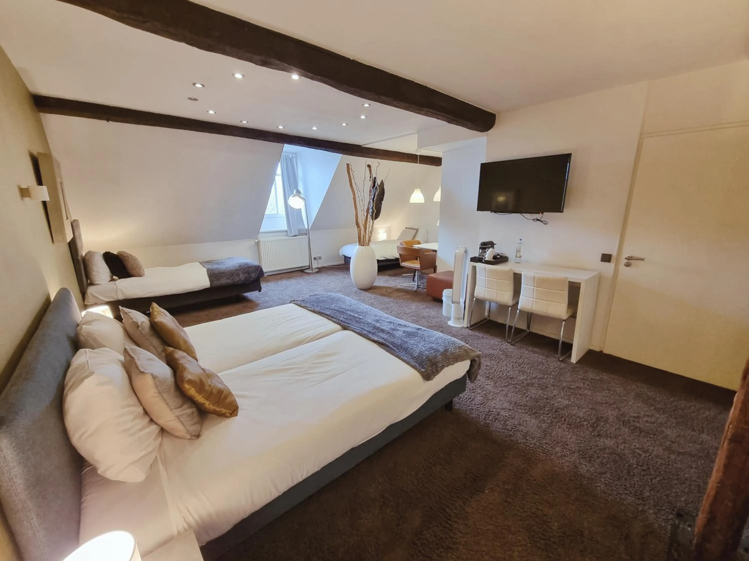 Photo of the whole room, Bed in Saillant Hotel Maastricht City Centre - Auping Hotel Partner