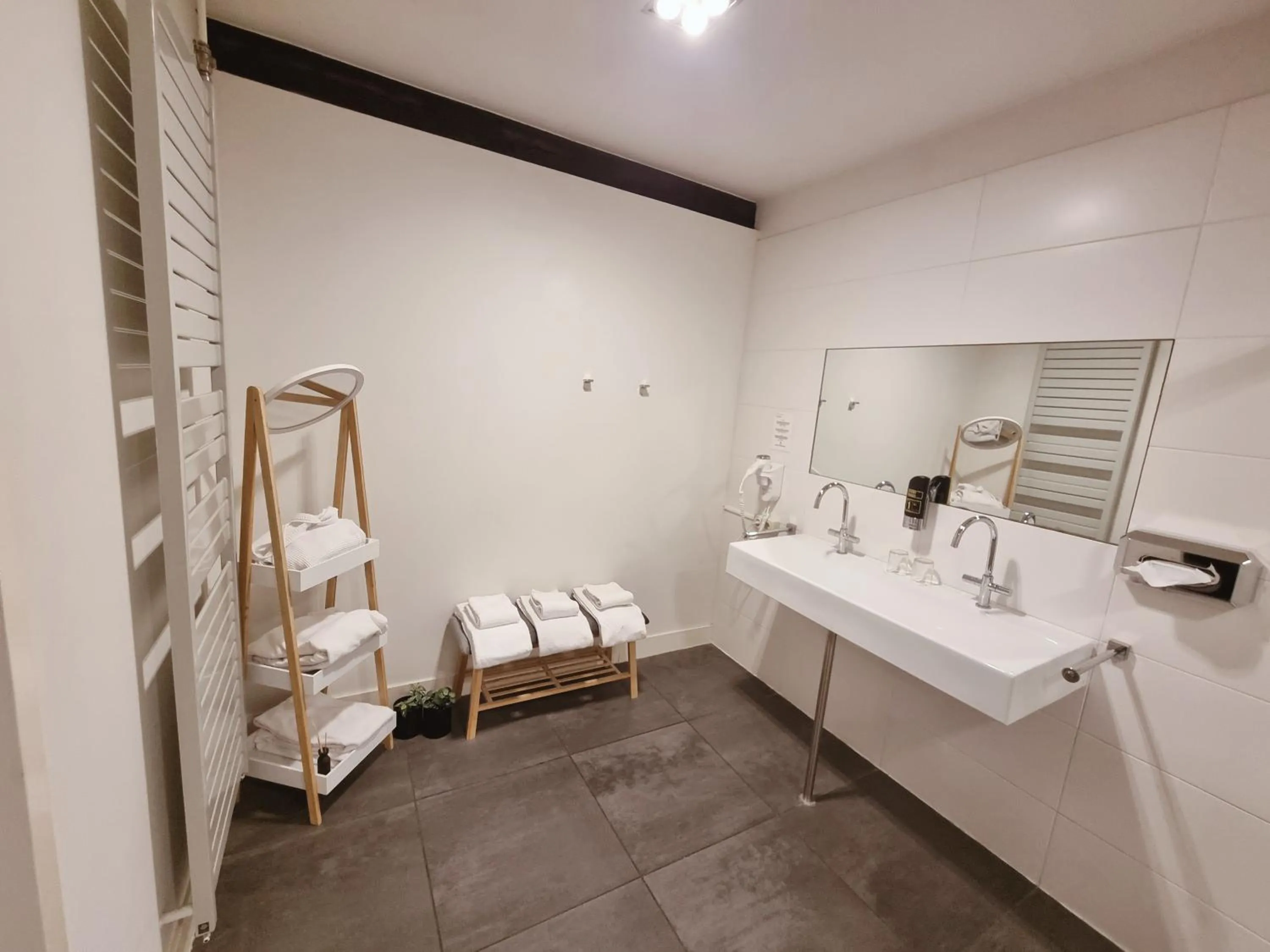 Bathroom in Saillant Hotel Maastricht City Centre - Auping Hotel Partner