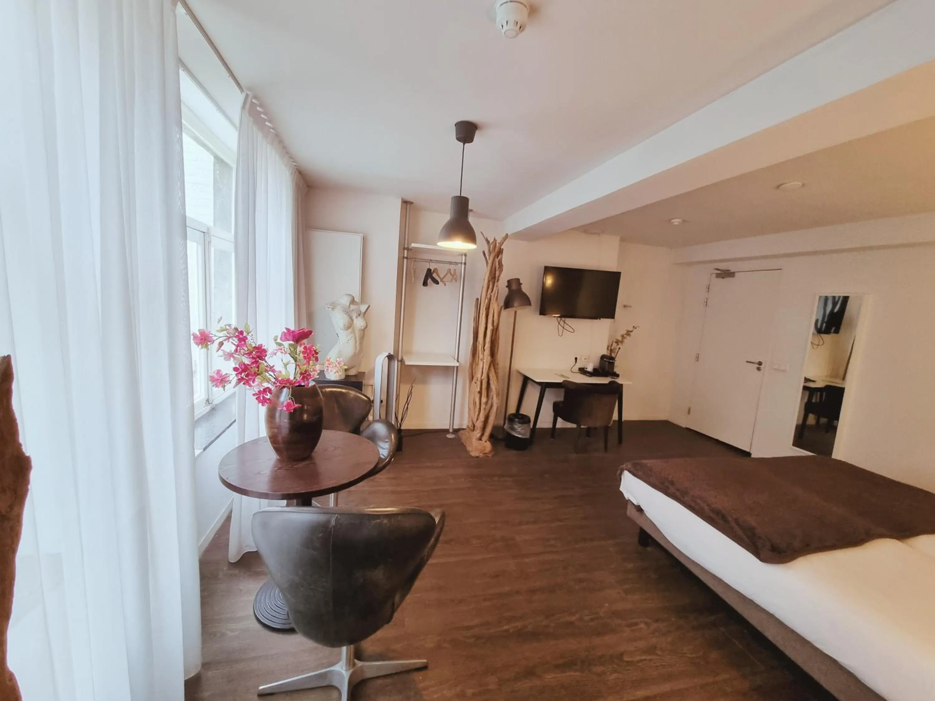 Photo of the whole room, Bed in Saillant Hotel Maastricht City Centre - Auping Hotel Partner