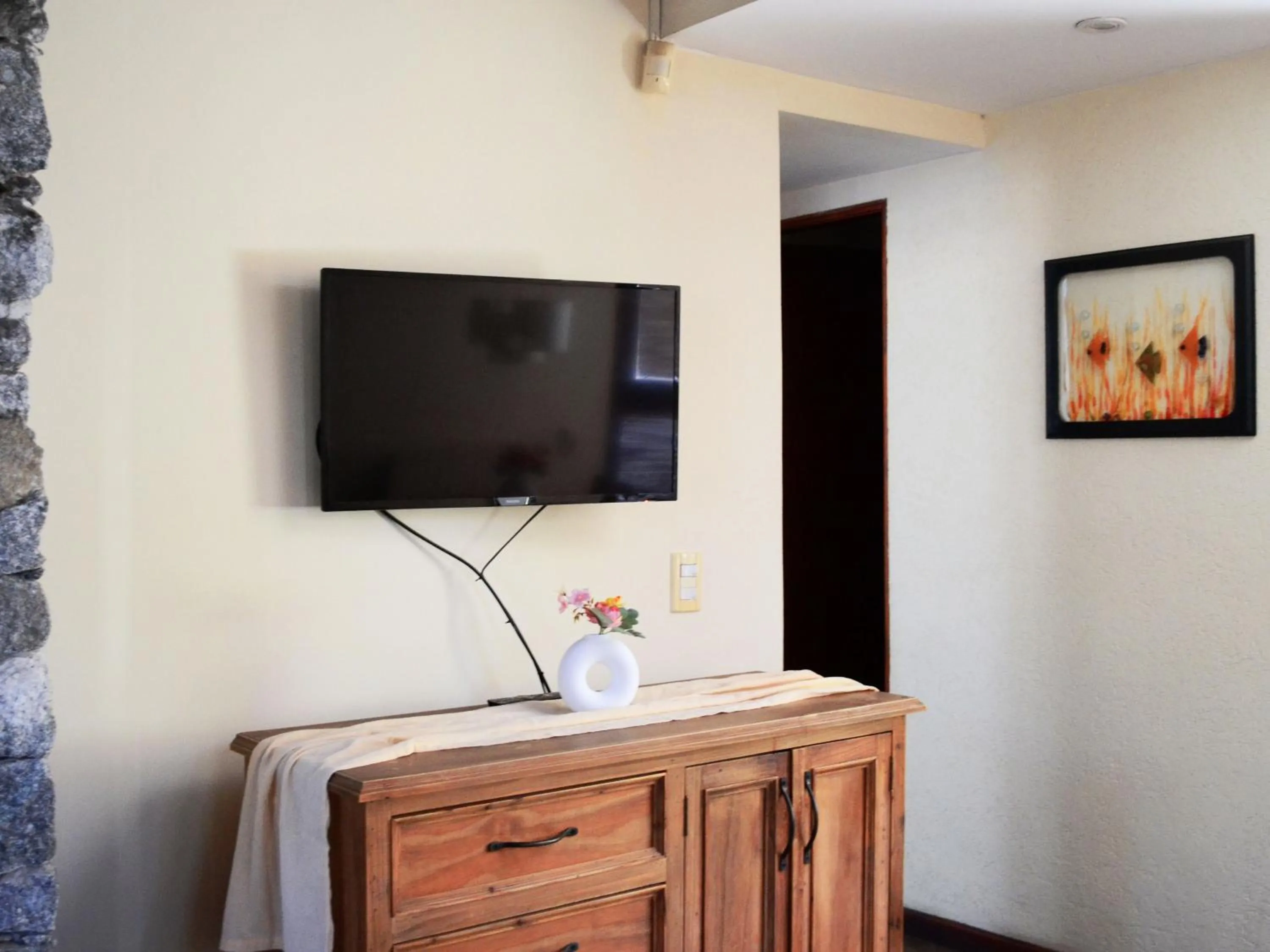 TV and multimedia in Altos Medanos Cabañas & Club de Bosque