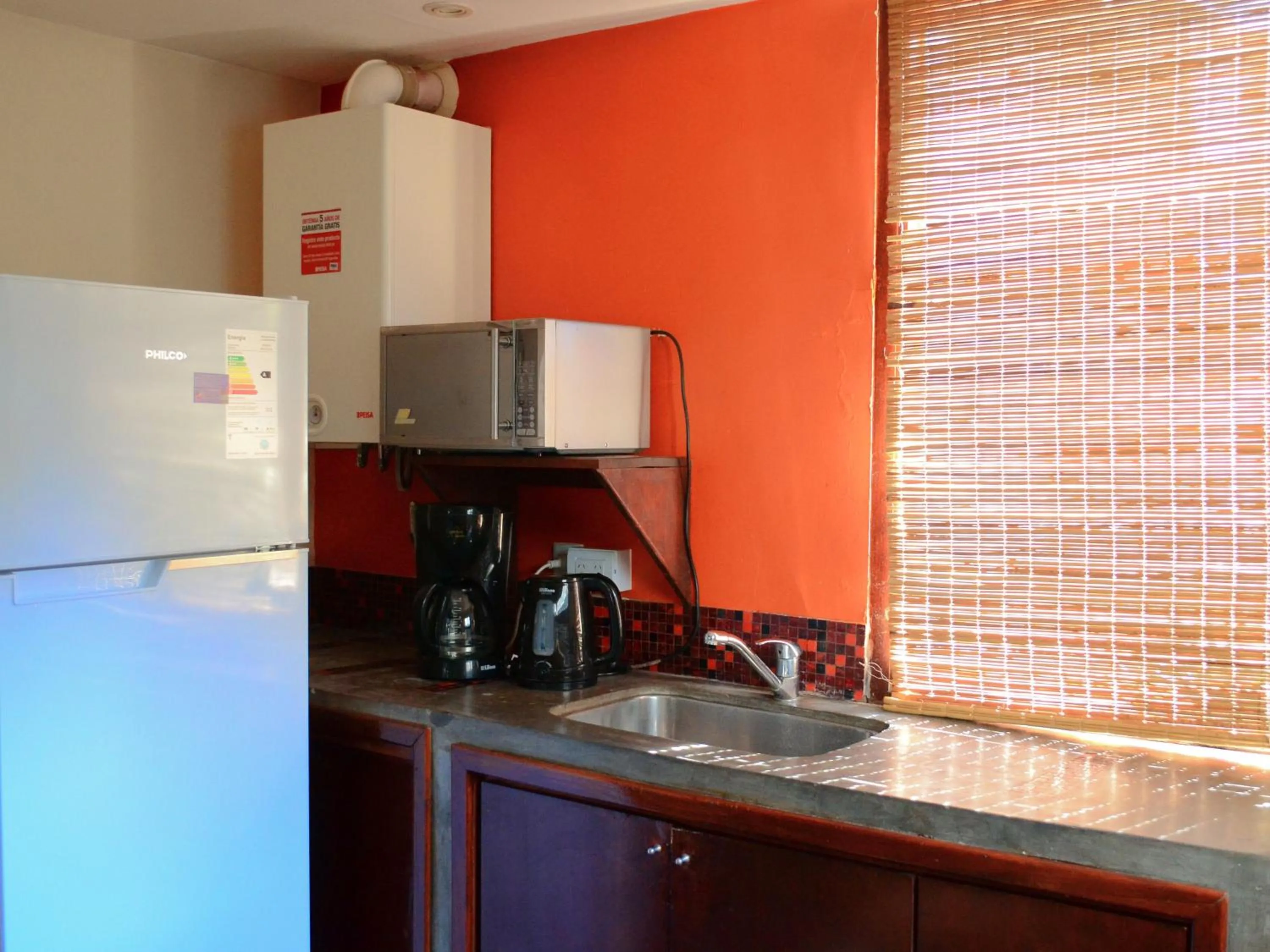 Kitchen or kitchenette in Altos Medanos Cabañas & Club de Bosque