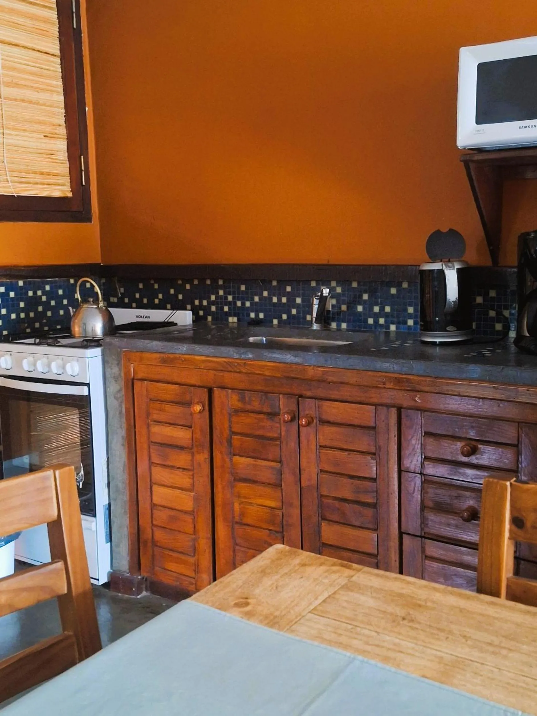 Kitchen or kitchenette in Altos Medanos Cabañas & Club de Bosque